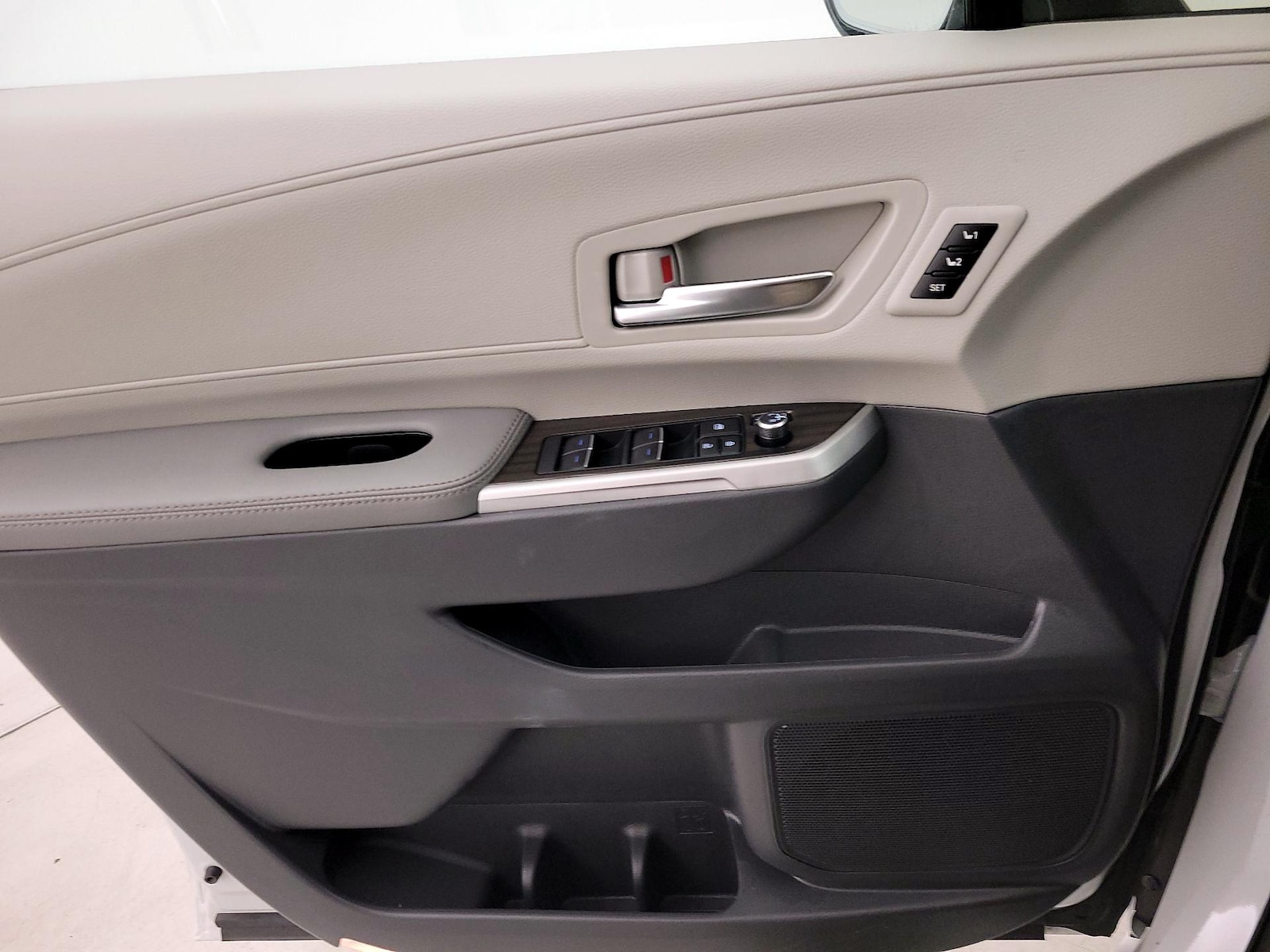 2024 Toyota Sienna Limited - Photo 13