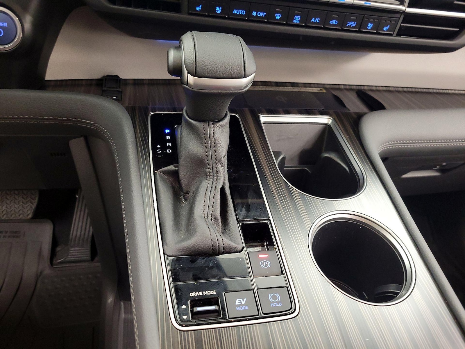 2024 Toyota Sienna Limited - Photo 18
