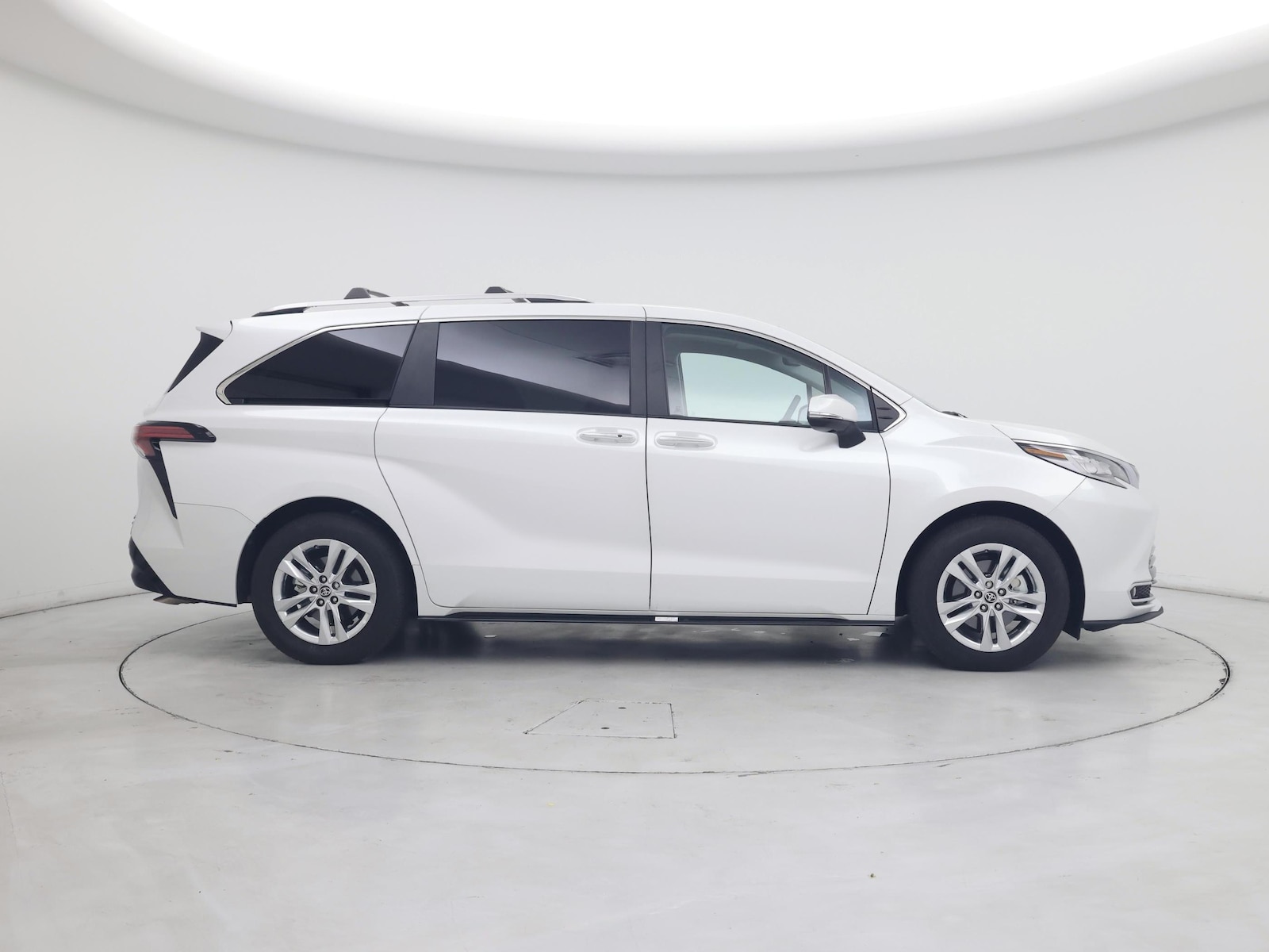 2024 Toyota Sienna Limited - Photo 8