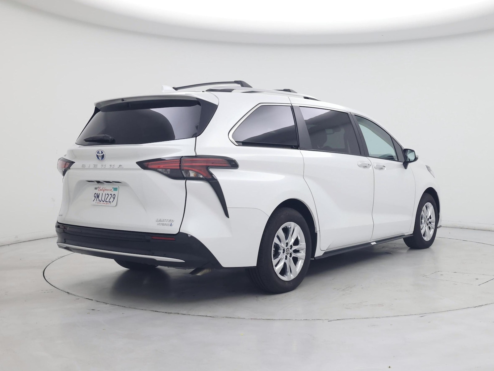 2024 Toyota Sienna Limited - Photo 9