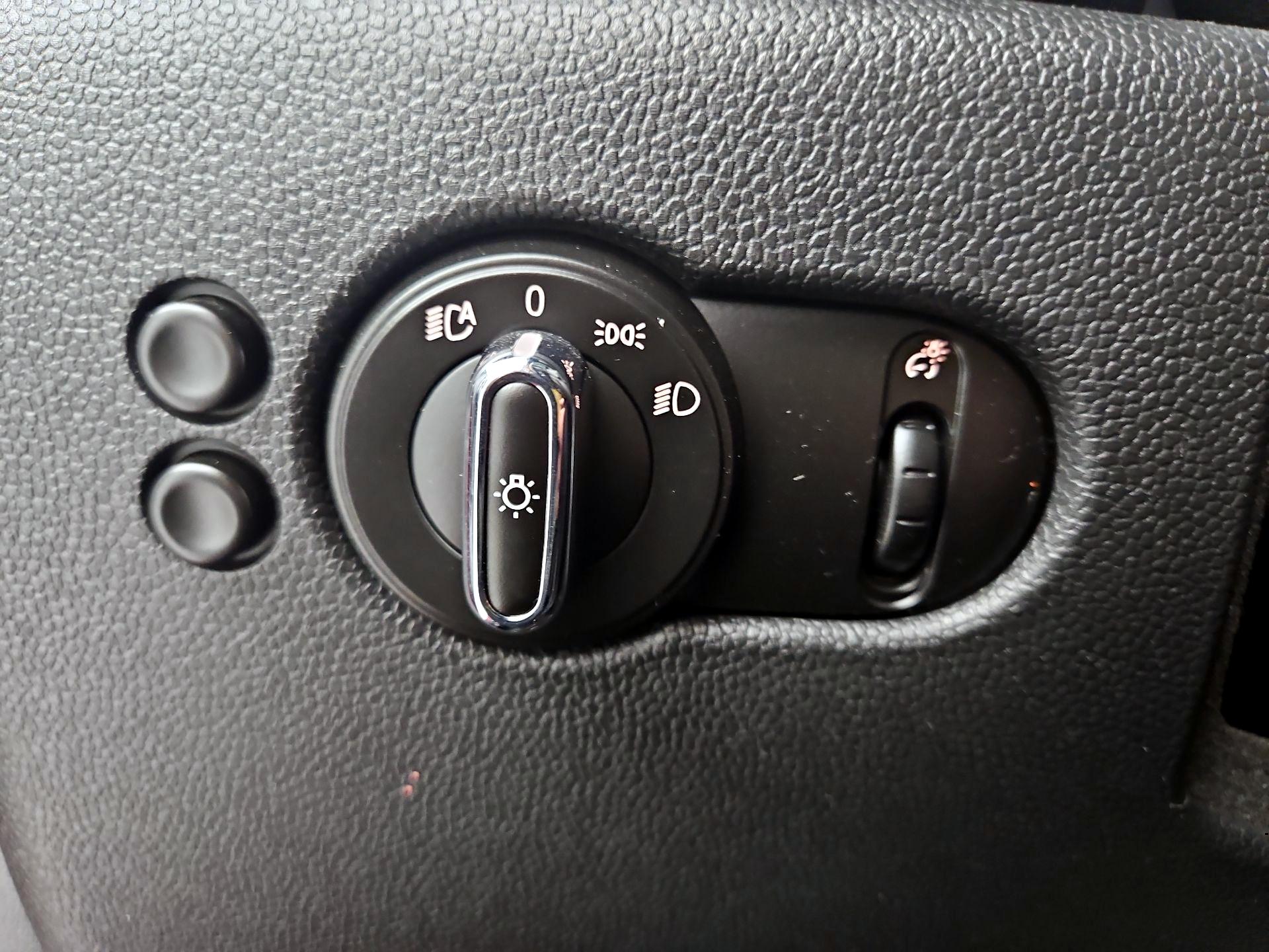Thumbnail: 2018 MINI Cooper Hardtop - 13