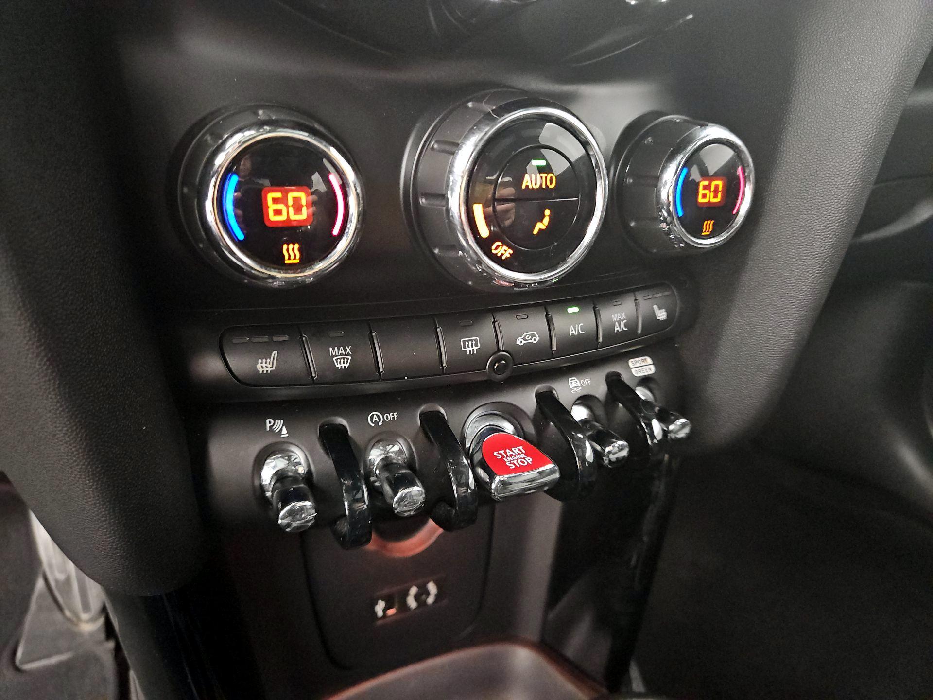 Thumbnail: 2018 MINI Cooper Hardtop - 17