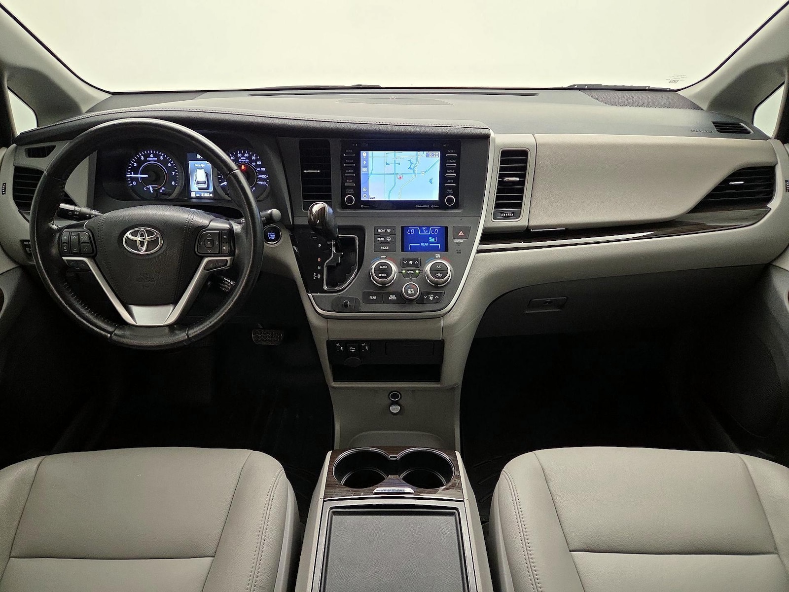 2020 Toyota Sienna XLE - Photo 10