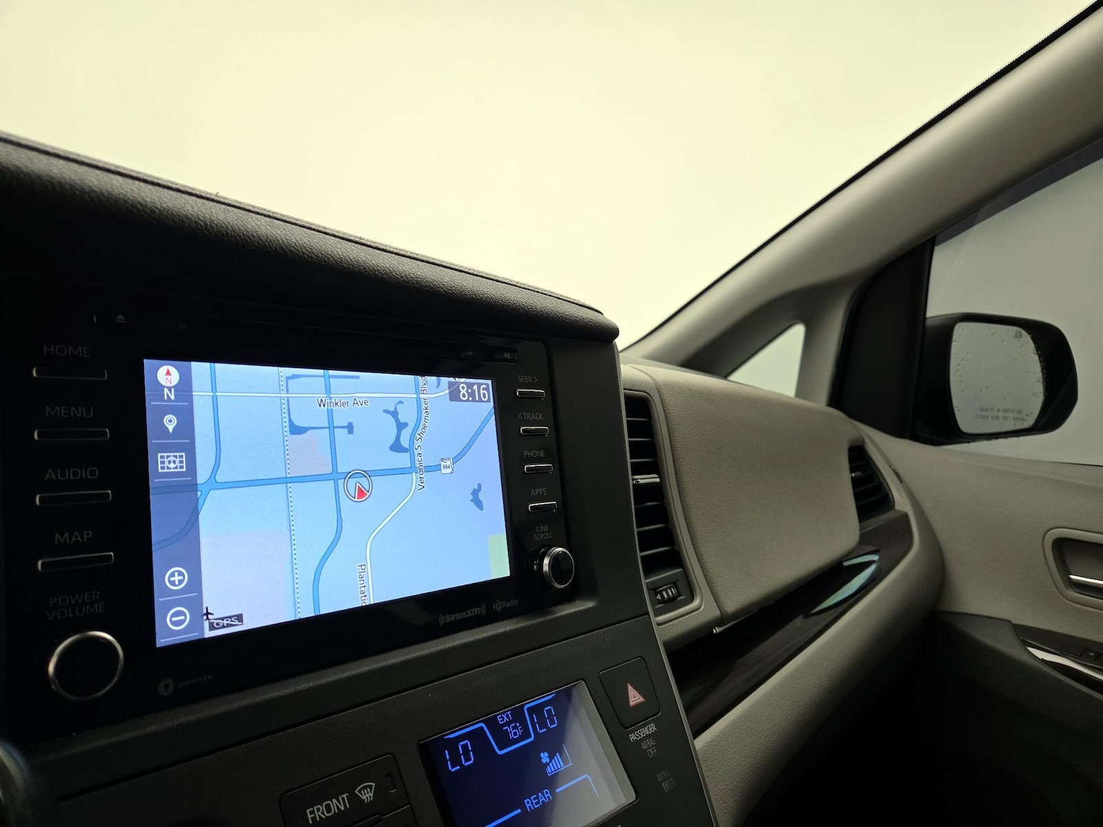 2020 Toyota Sienna XLE - Photo 15