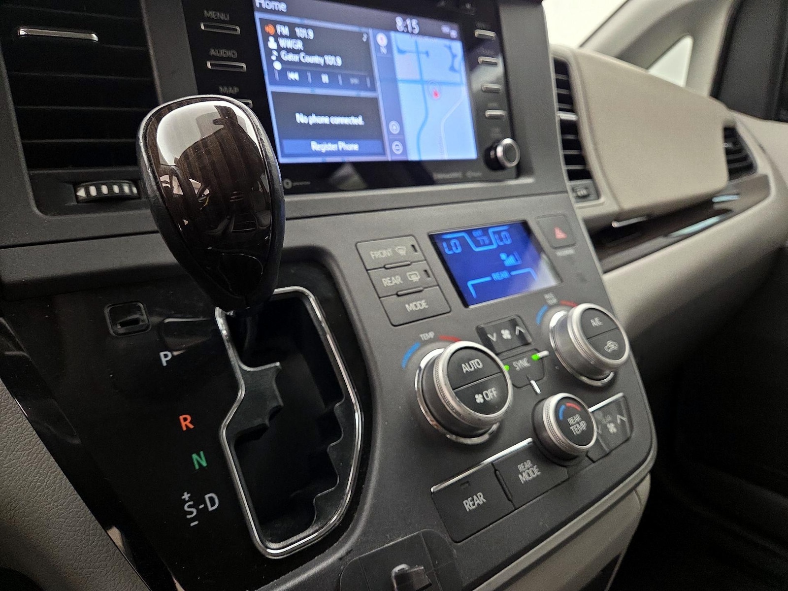 2020 Toyota Sienna XLE - Photo 19