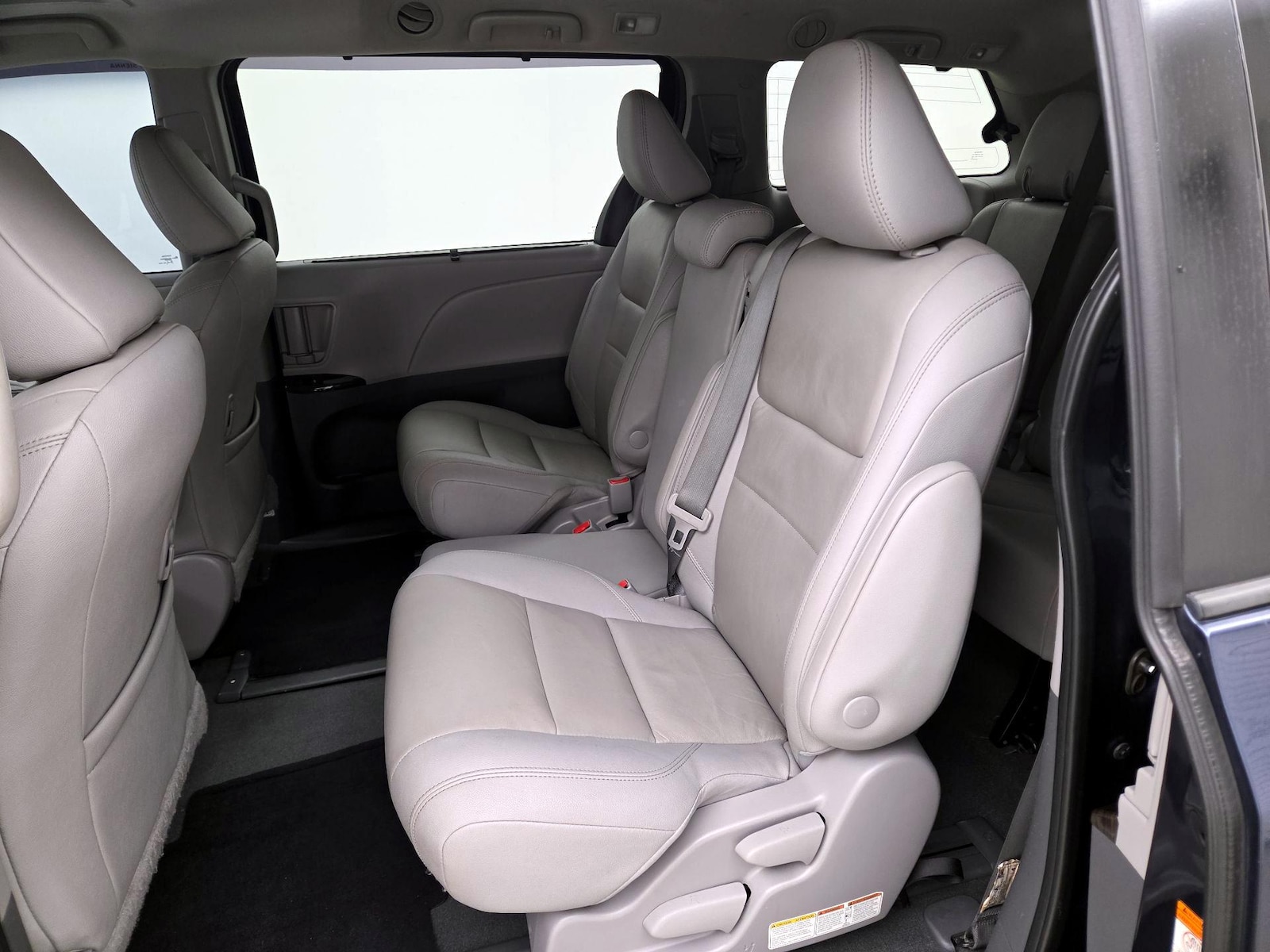 2020 Toyota Sienna XLE - Photo 21