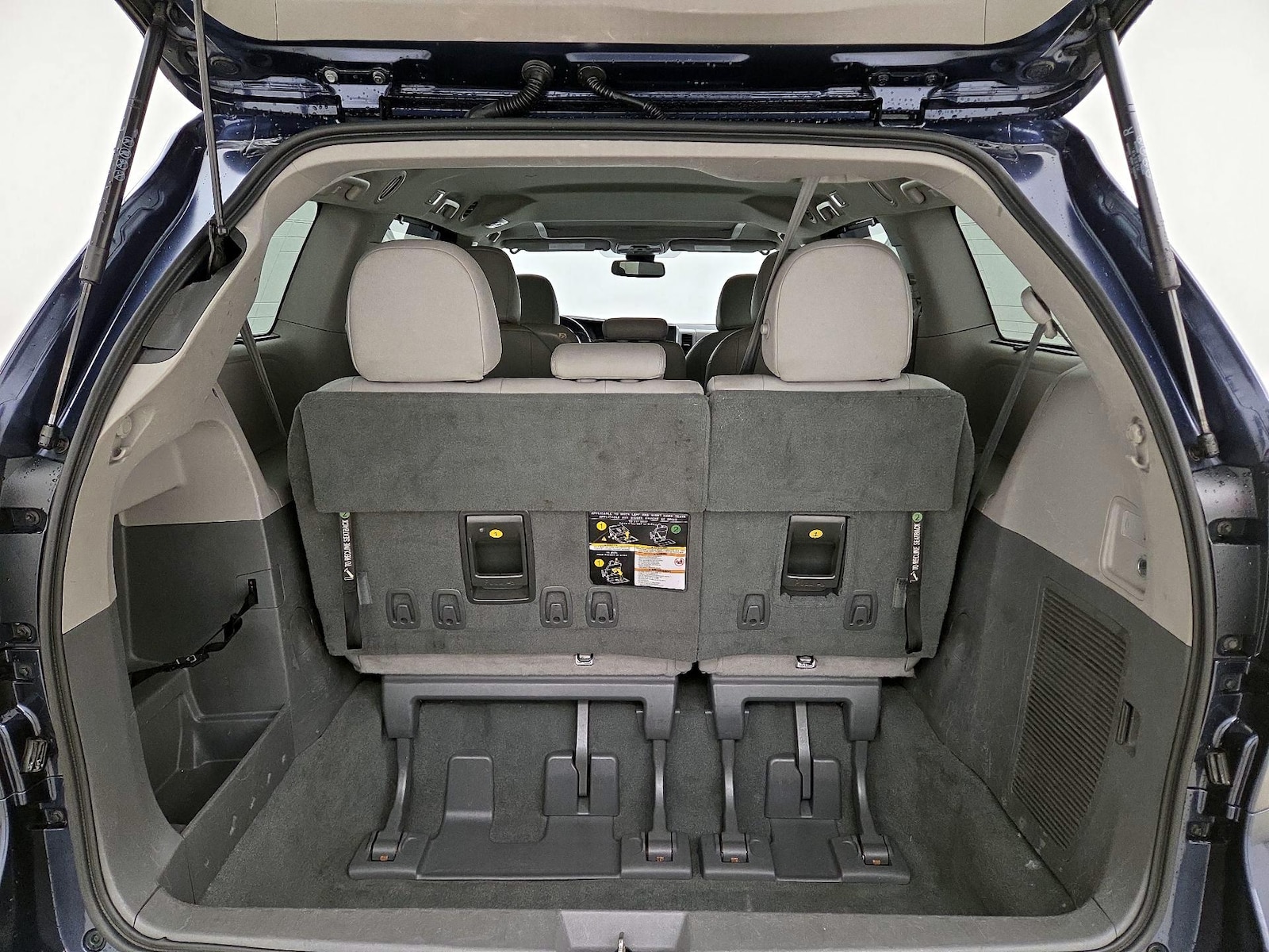 2020 Toyota Sienna XLE - Photo 23