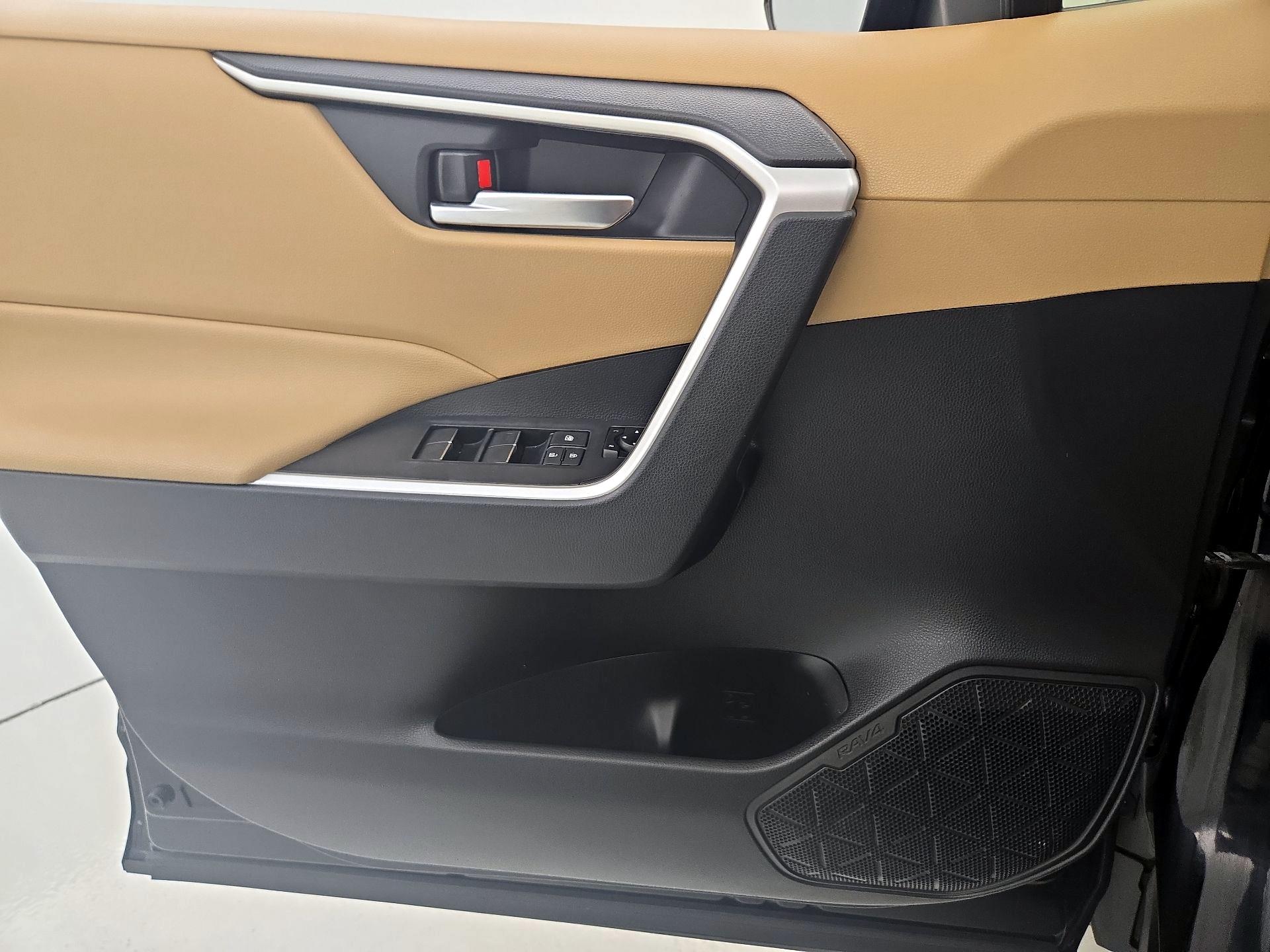Thumbnail: 2019 Toyota RAV4 - 12