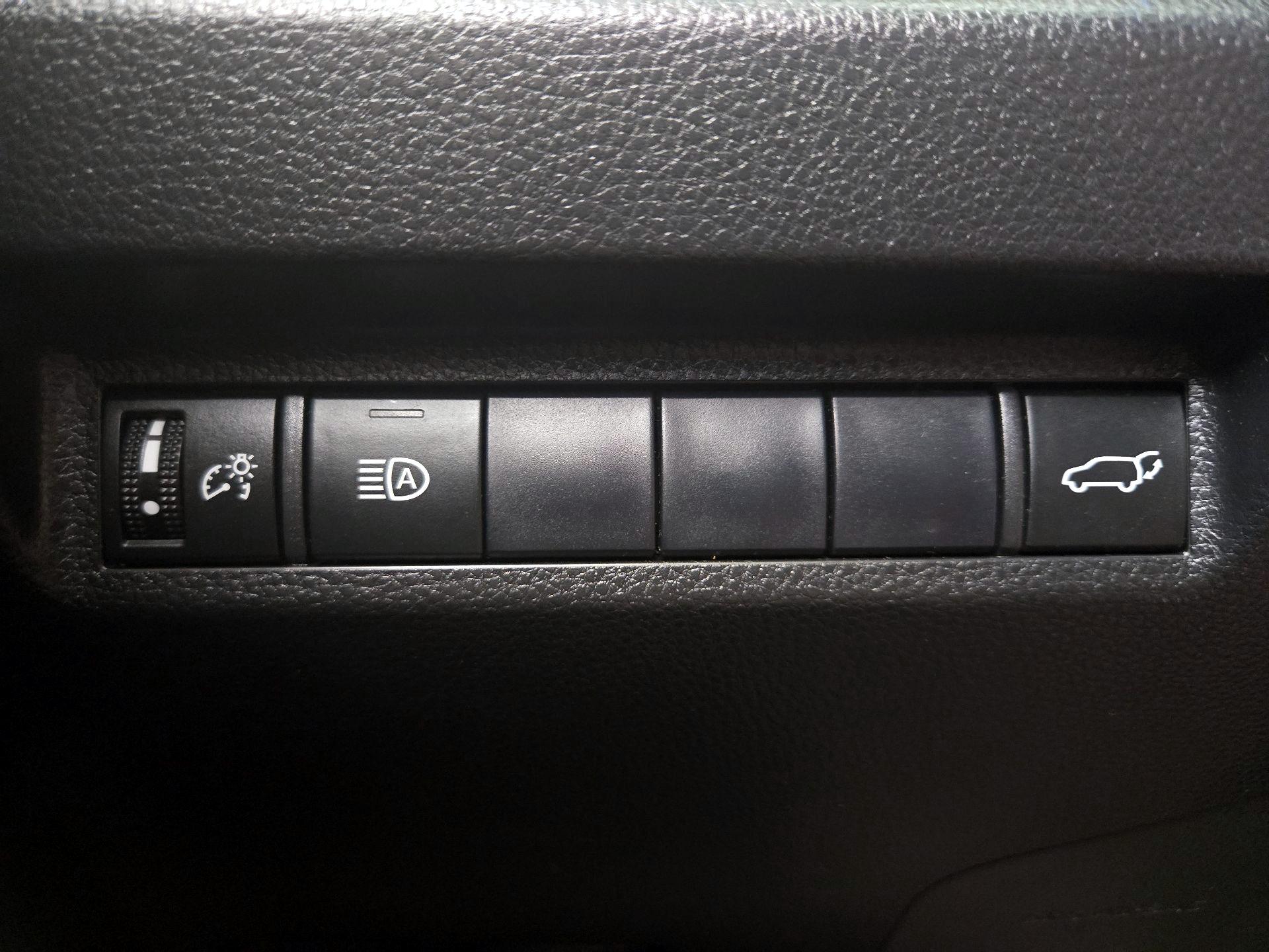 Thumbnail: 2019 Toyota RAV4 - 13
