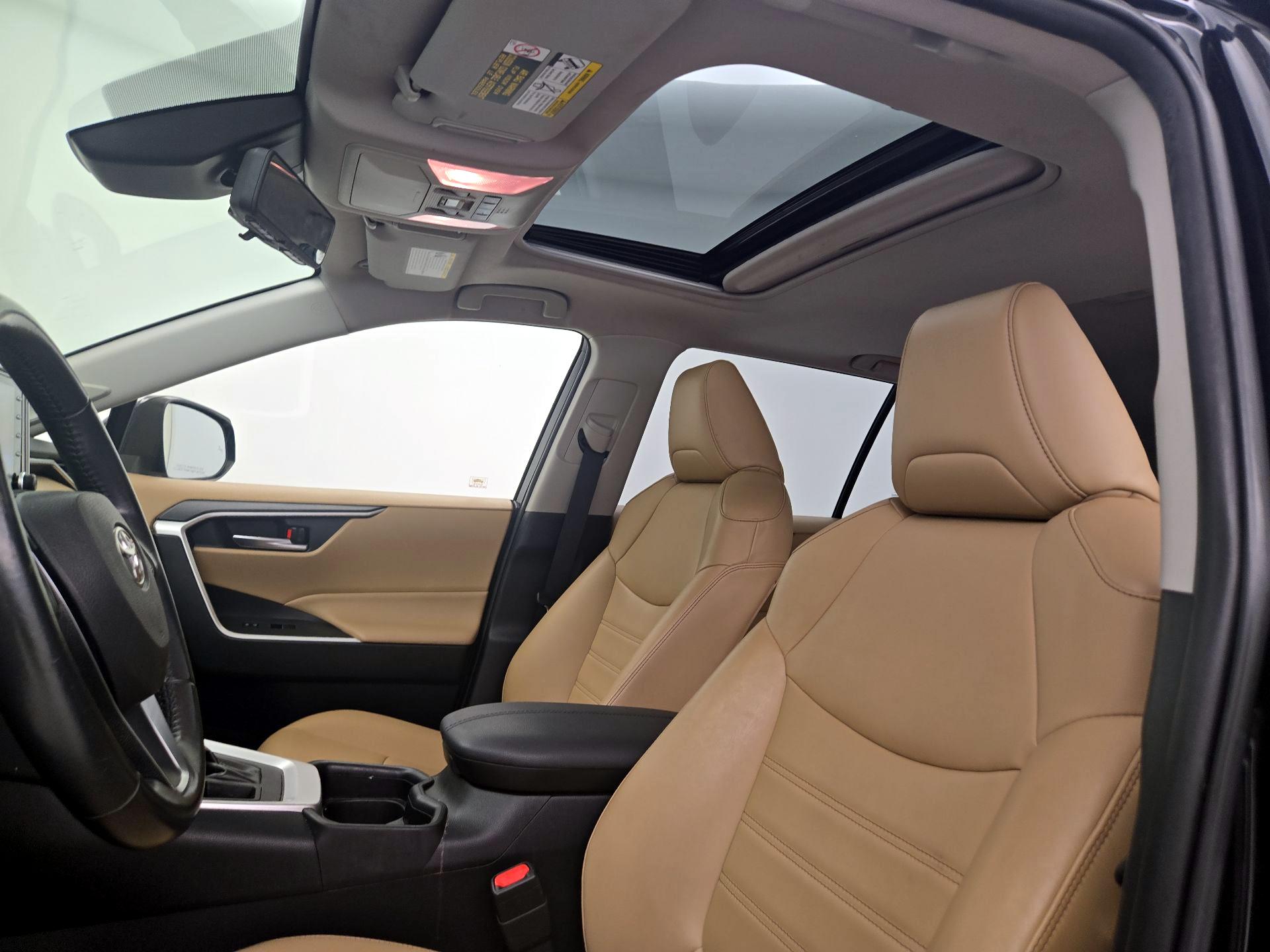 Thumbnail: 2019 Toyota RAV4 - 19