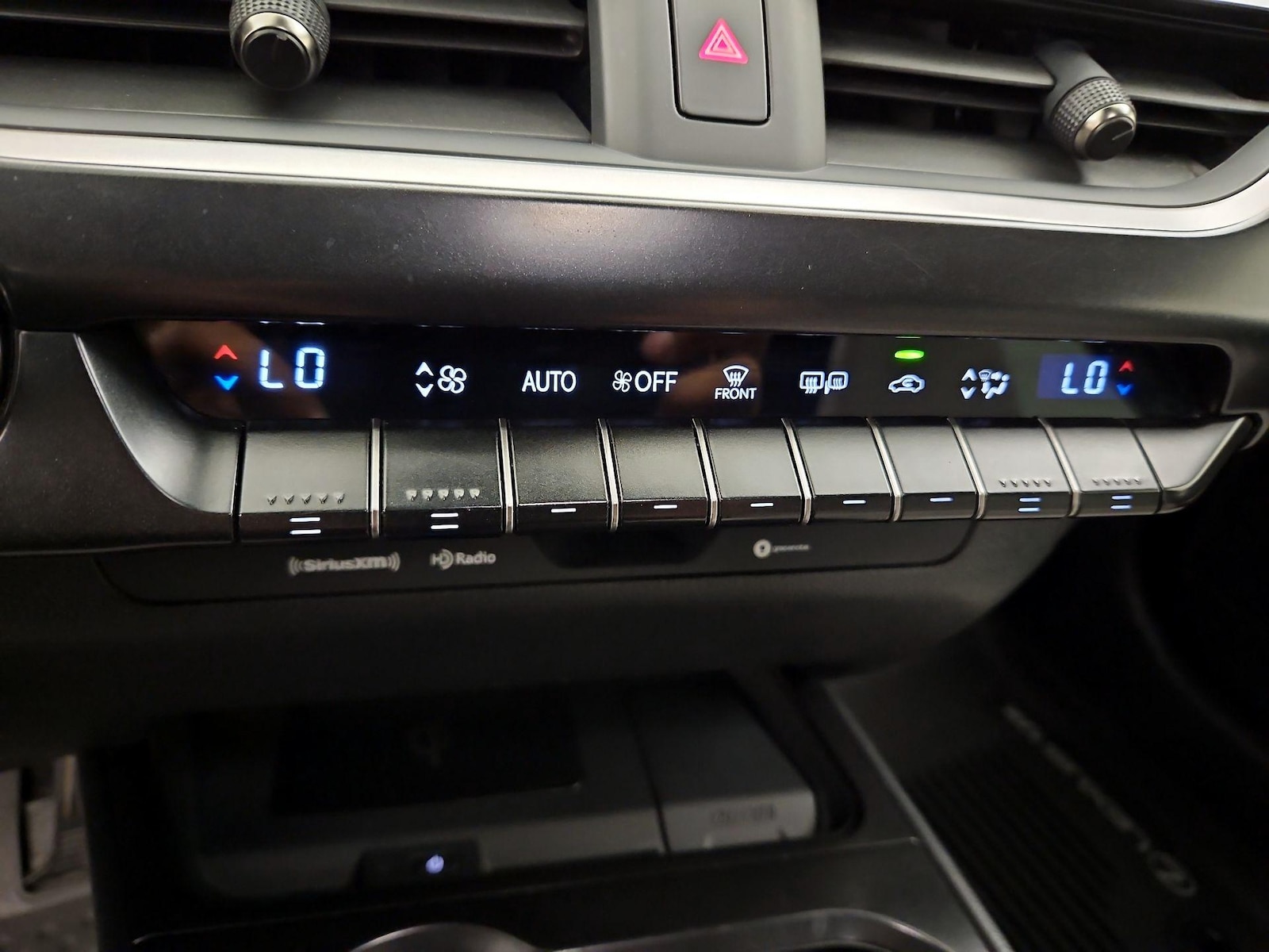 2021 Lexus UX Hybrid 250h - Photo 17