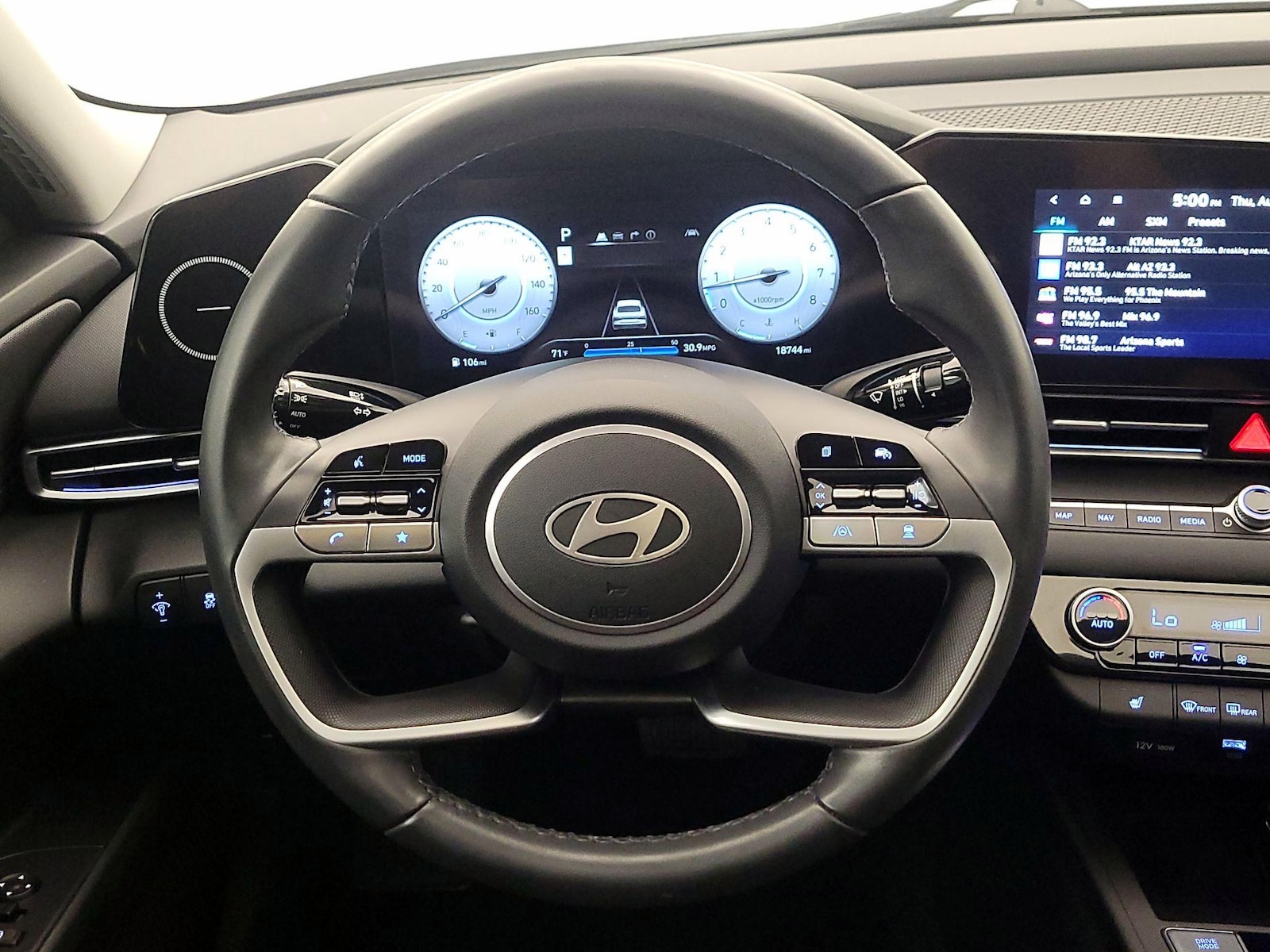 2024 Hyundai Elantra SEL - Photo 11