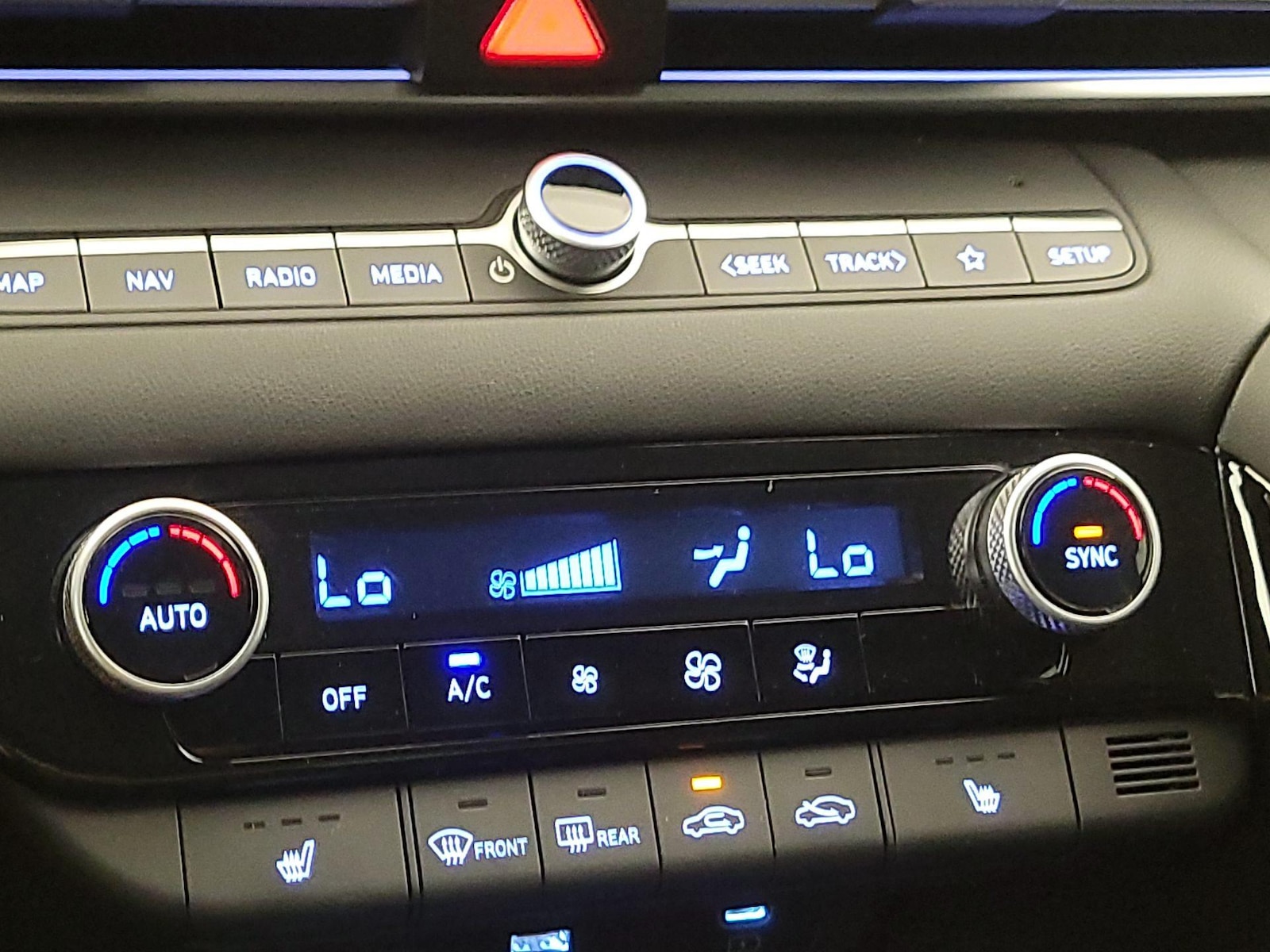 2024 Hyundai Elantra SEL - Photo 18