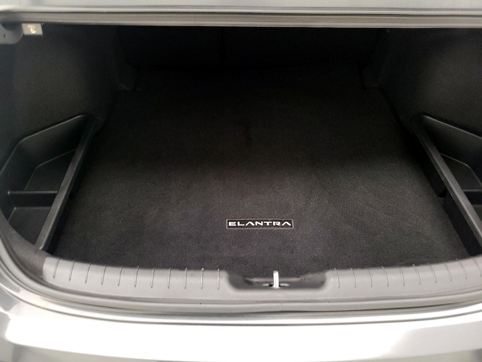 2024 Hyundai Elantra SEL - Photo 23
