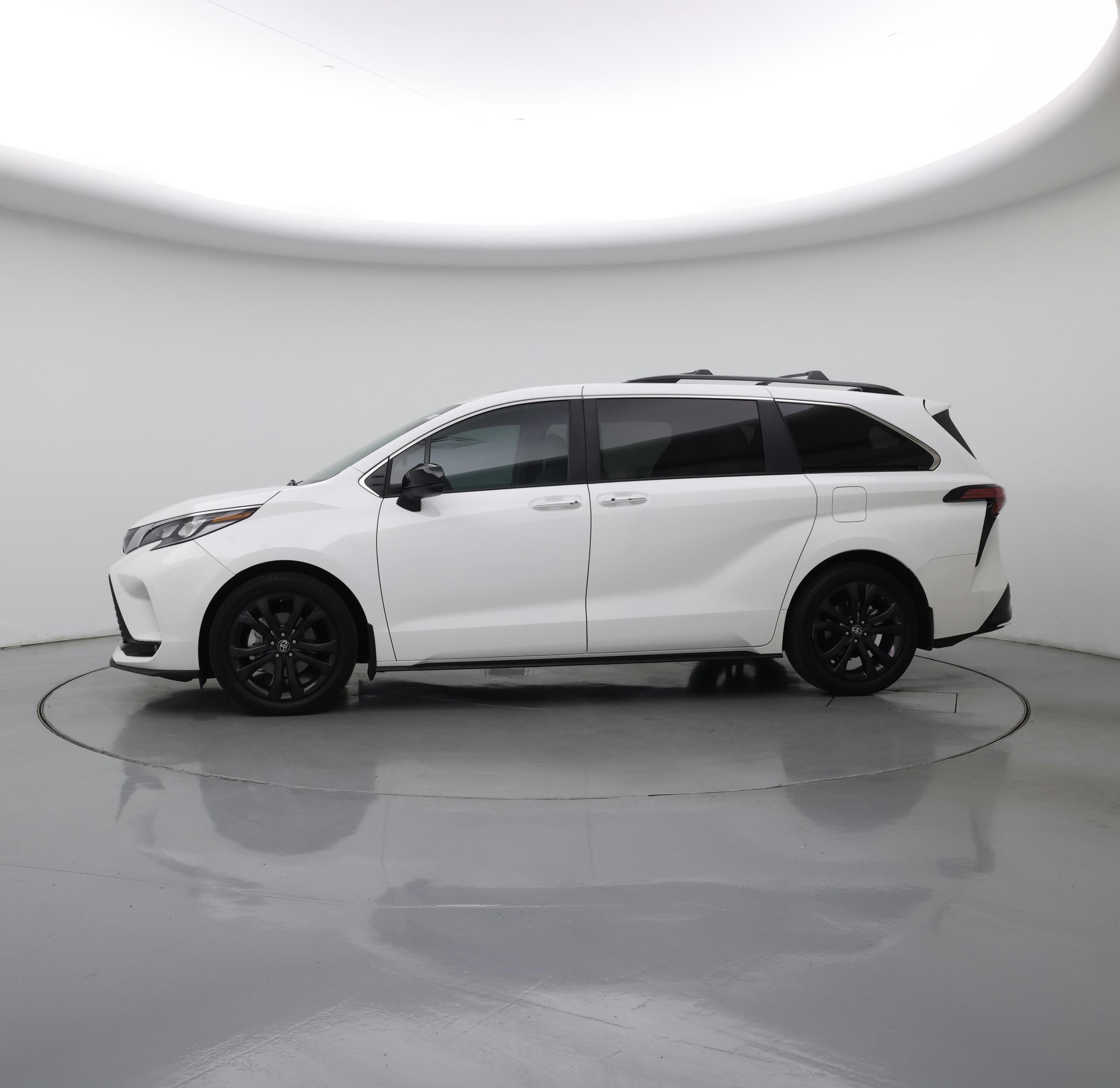 Thumbnail: 2024 Toyota Sienna - 3