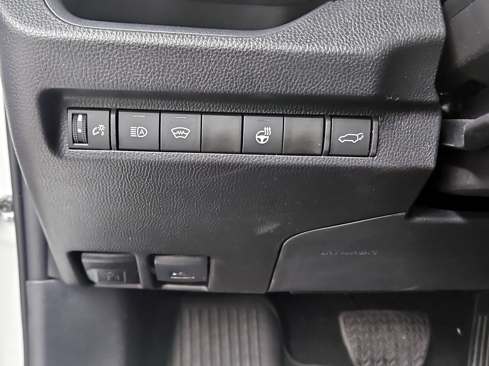 2025 Toyota RAV4 XLE Premium - Photo 14