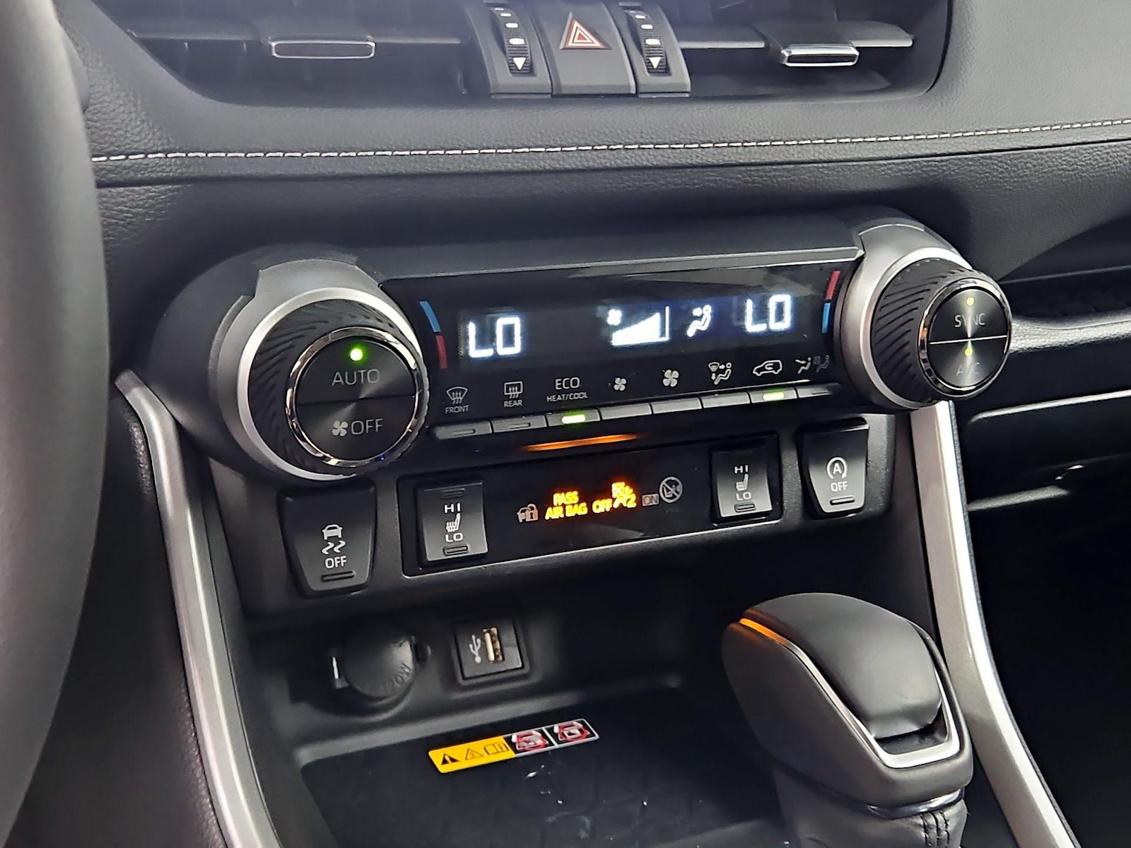 2025 Toyota RAV4 XLE Premium - Photo 17