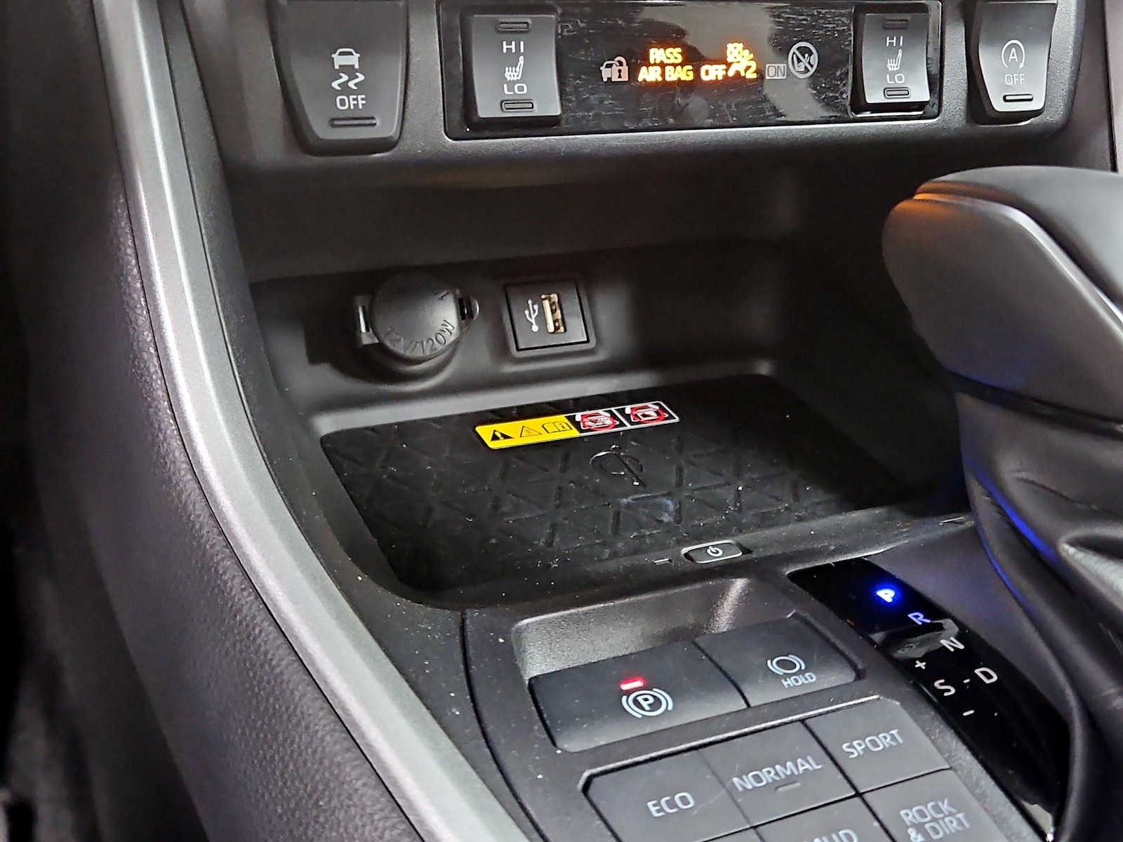 2025 Toyota RAV4 XLE Premium - Photo 19