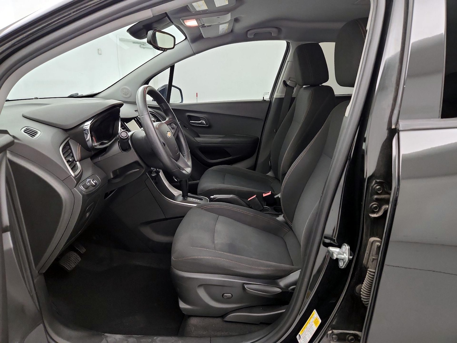 2018 Chevrolet Trax LS - Photo 12