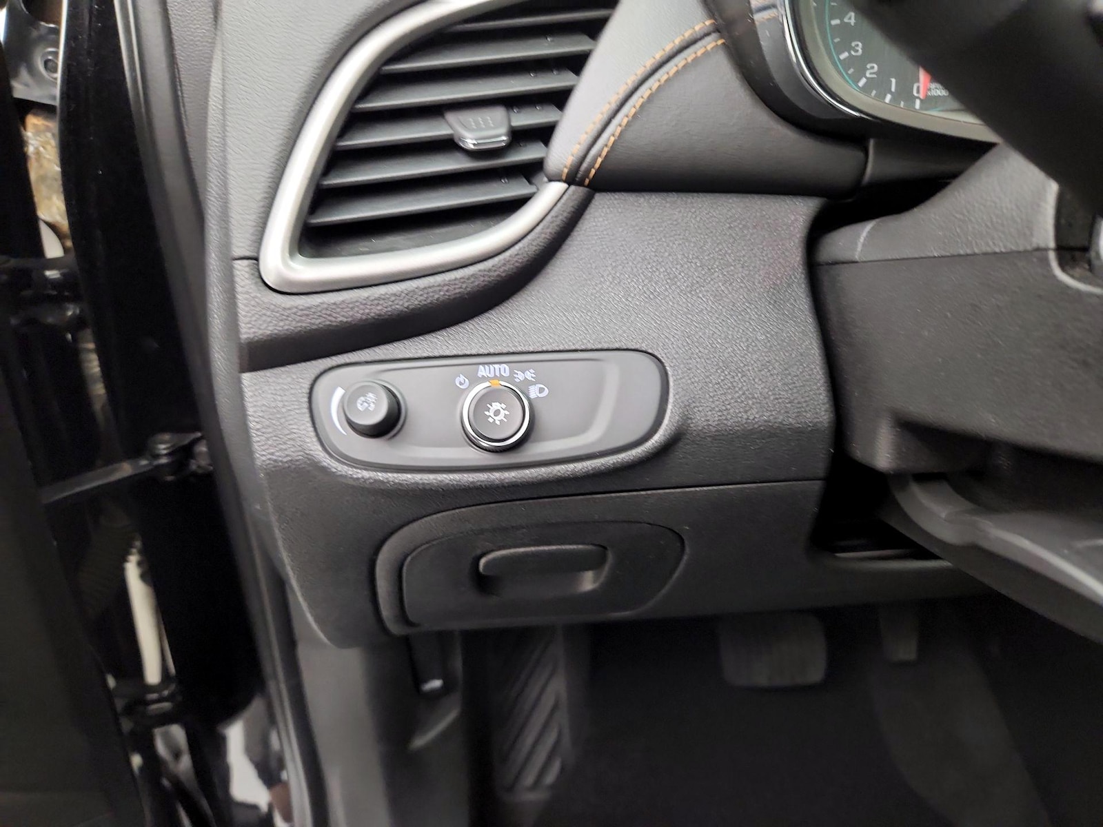2018 Chevrolet Trax LS - Photo 14