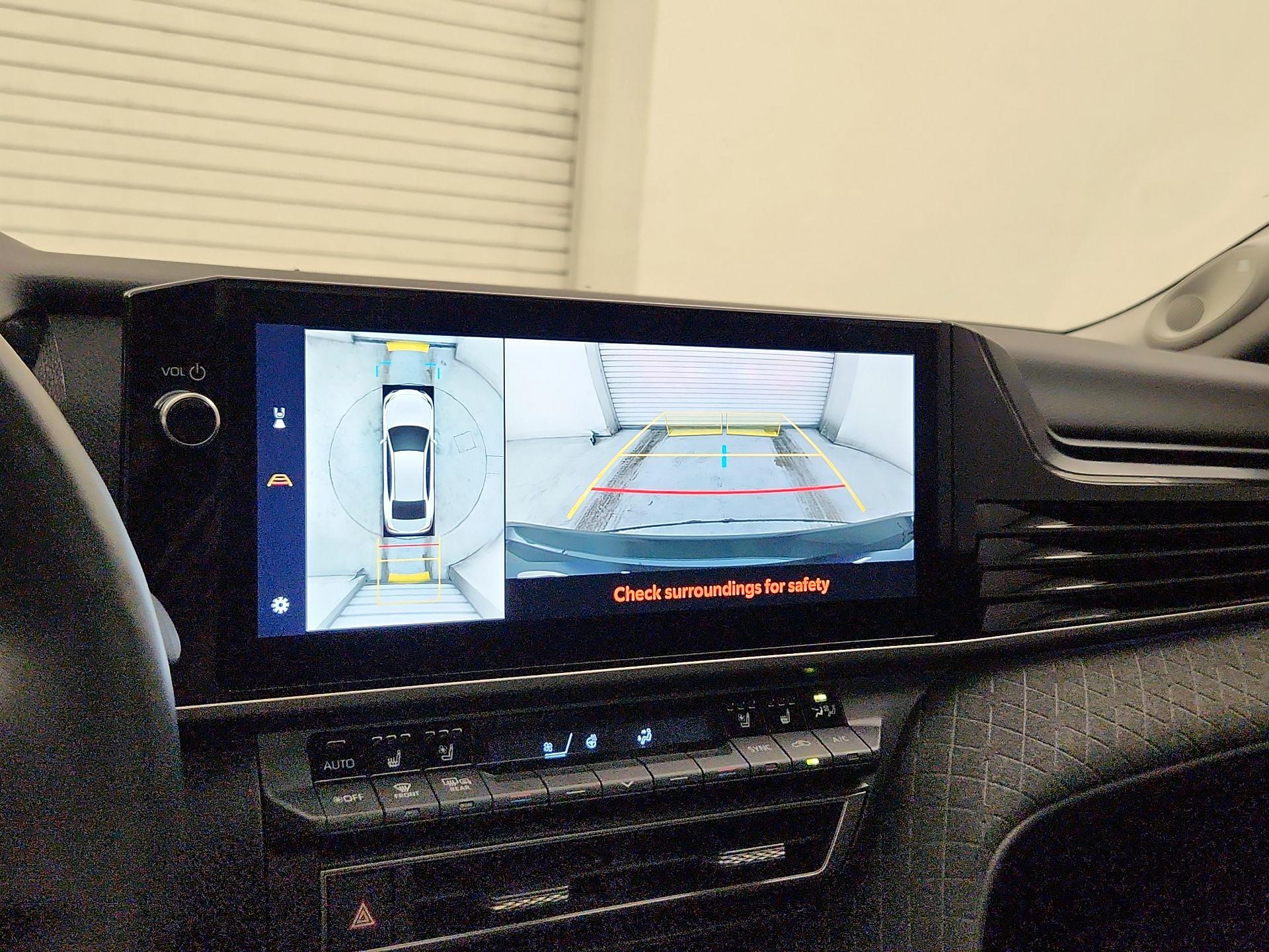 Thumbnail: 2025 Toyota Camry - 15