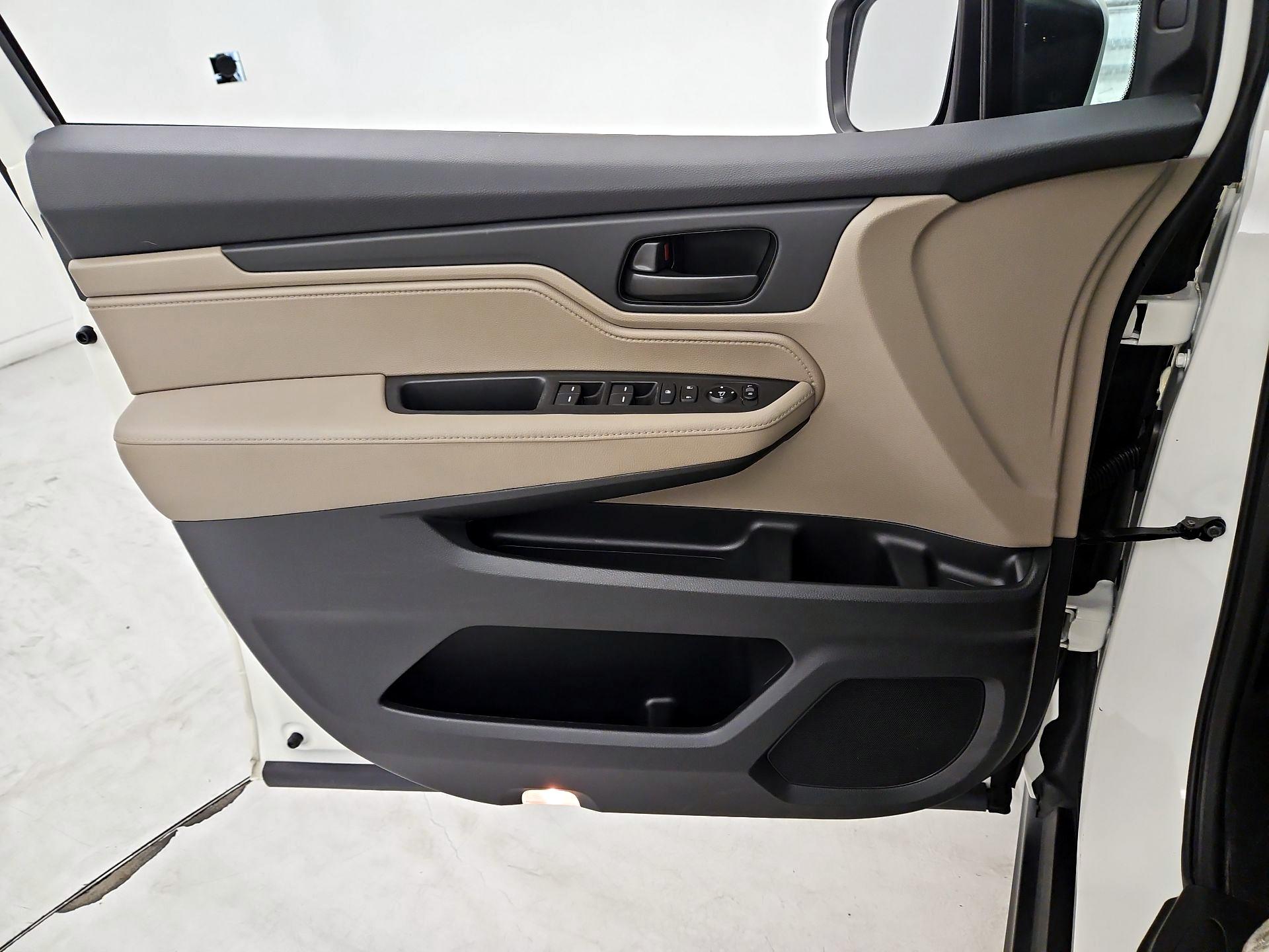 Thumbnail: 2018 Honda Odyssey - 12