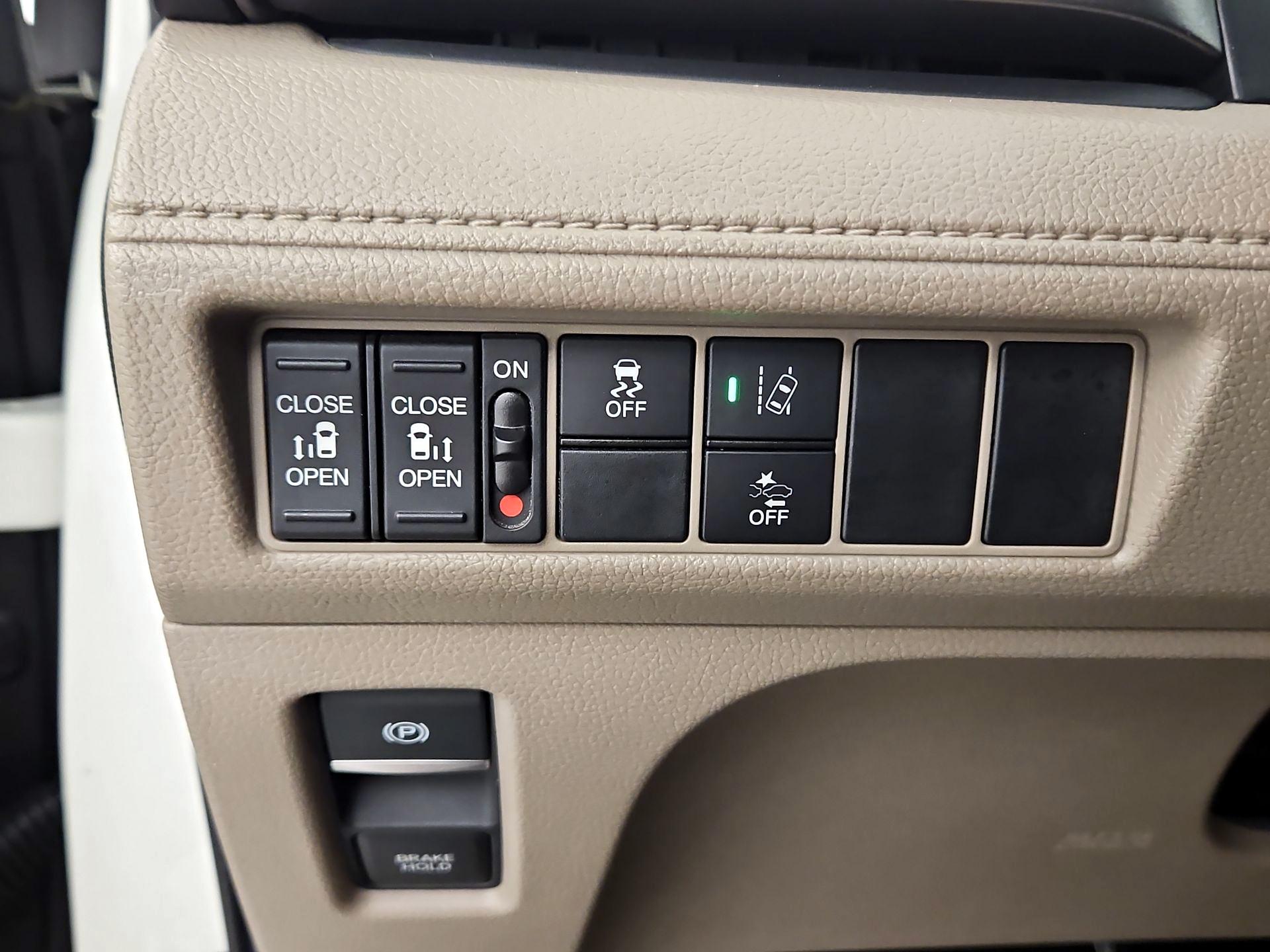 Thumbnail: 2018 Honda Odyssey - 13