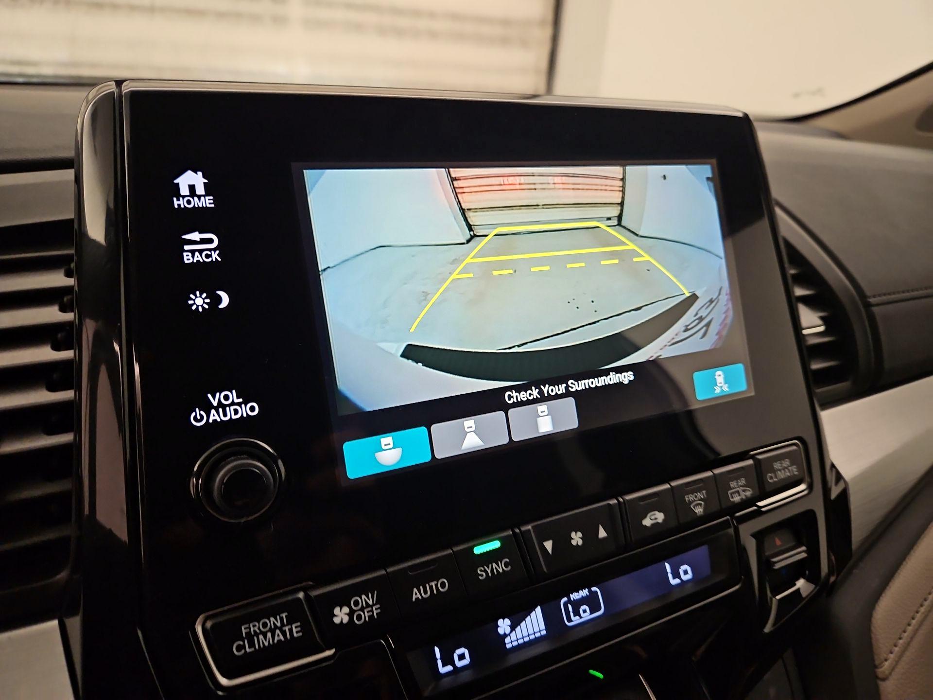 Thumbnail: 2018 Honda Odyssey - 14