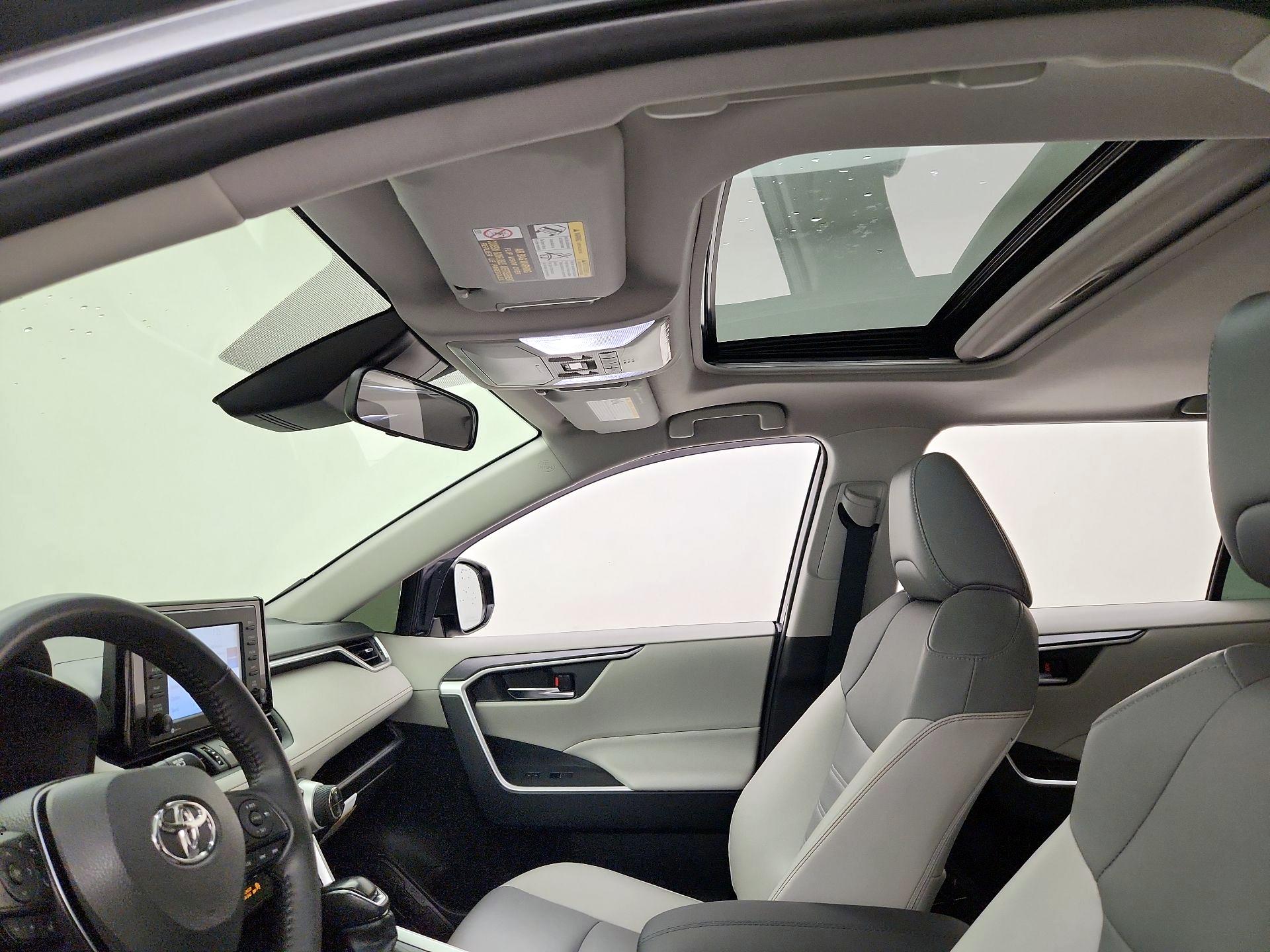 Thumbnail: 2022 Toyota RAV4 - 19