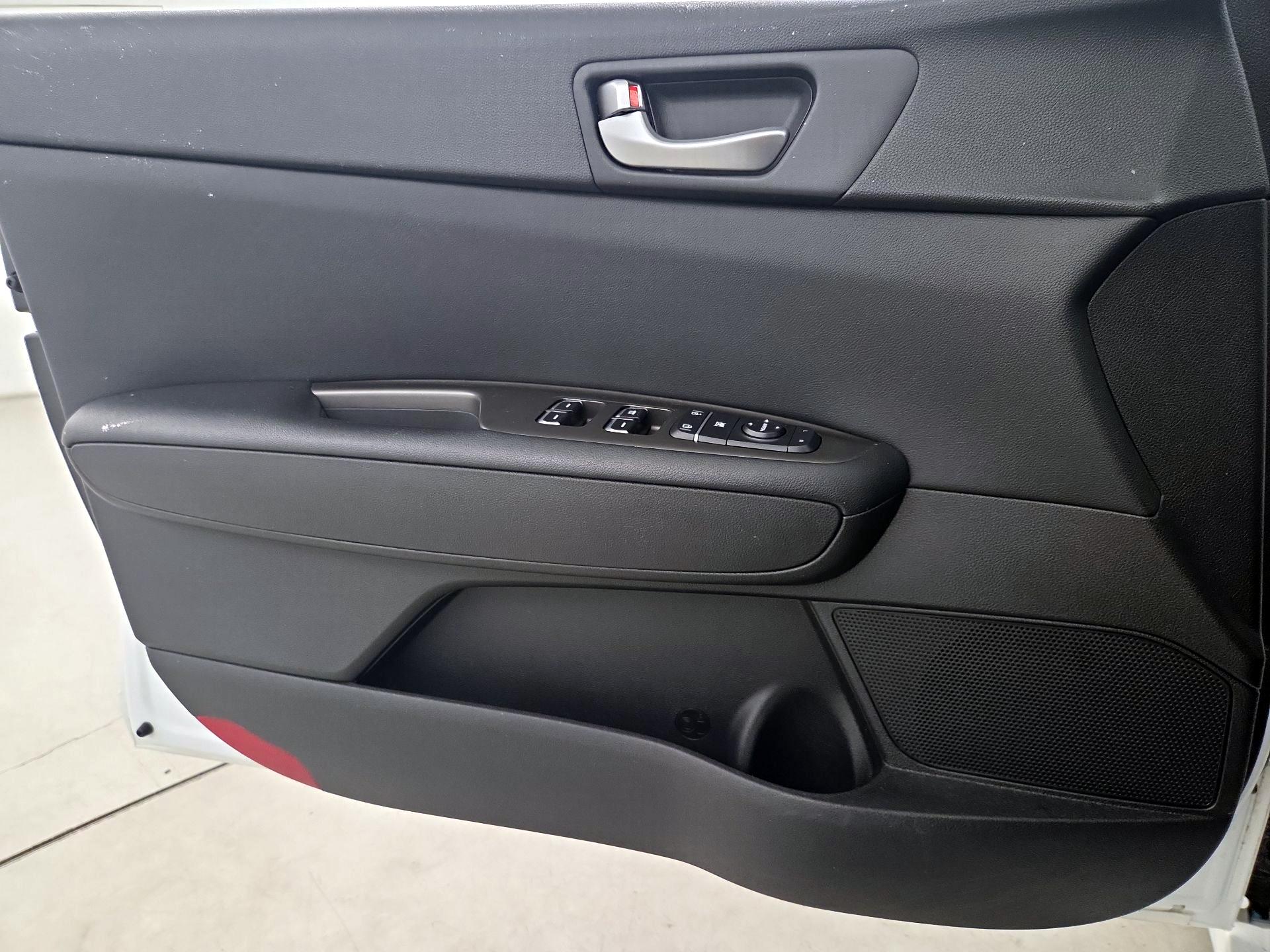 Thumbnail: 2019 Kia Optima - 12