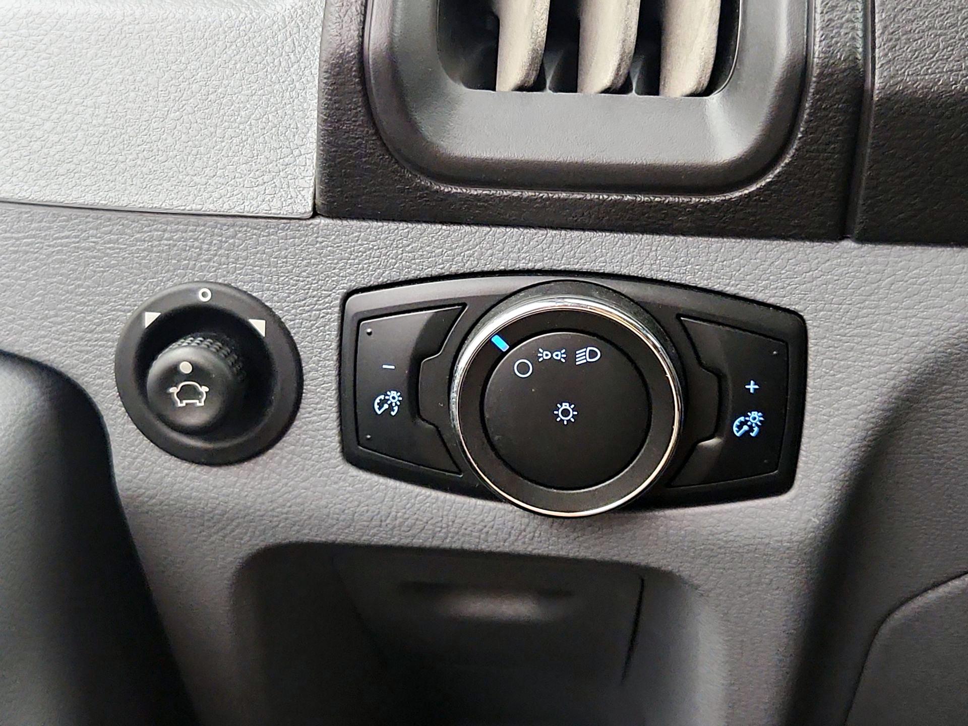 Thumbnail: 2016 Ford Transit Series - 13