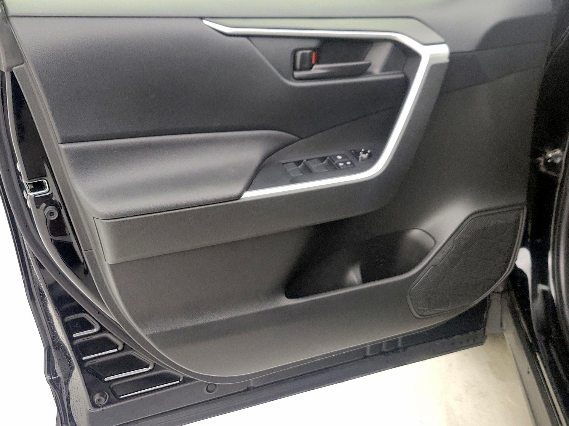 Thumbnail: 2020 Toyota RAV4 - 12