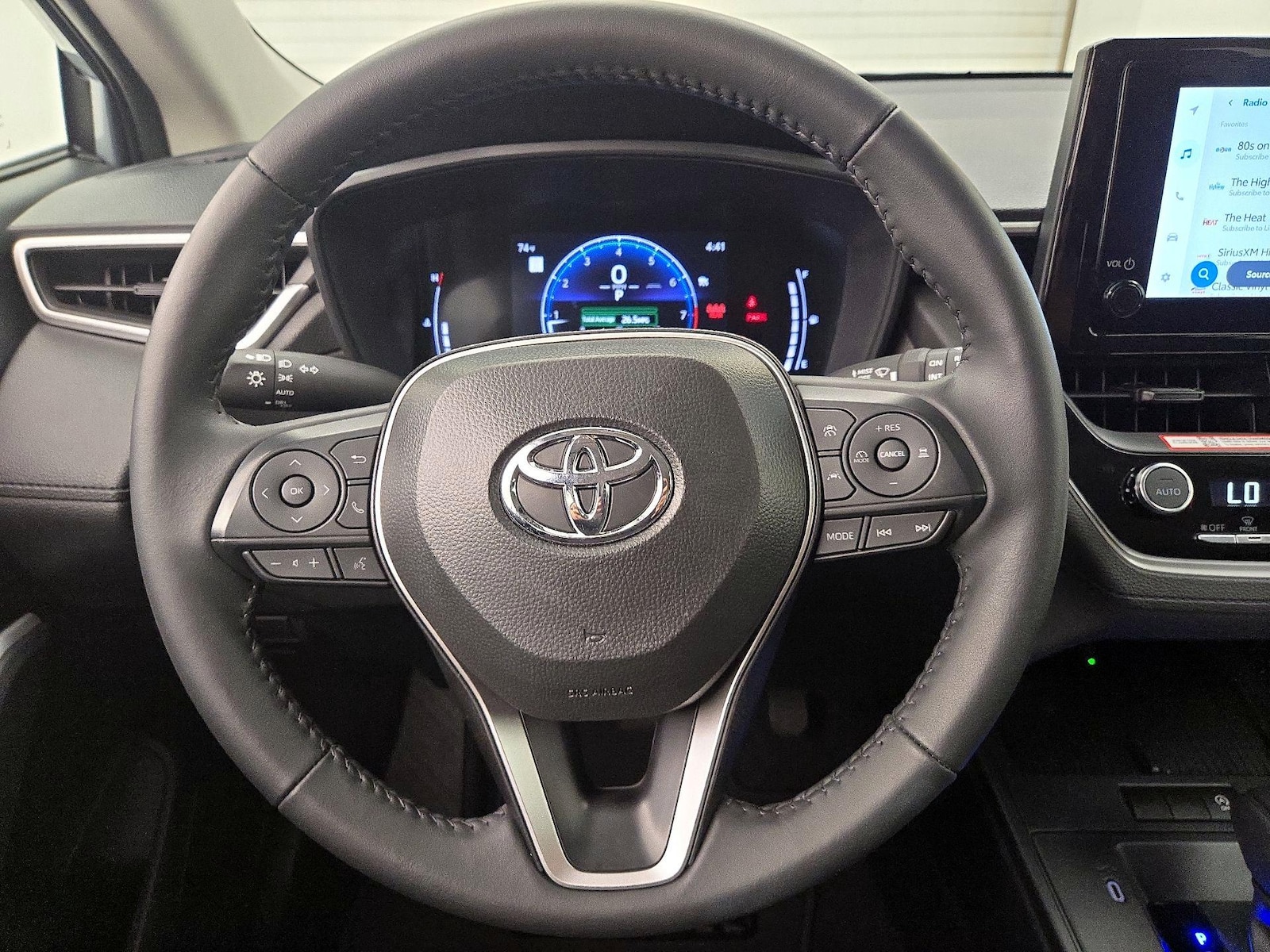 2026 Toyota Corolla Cross LE - Photo 11