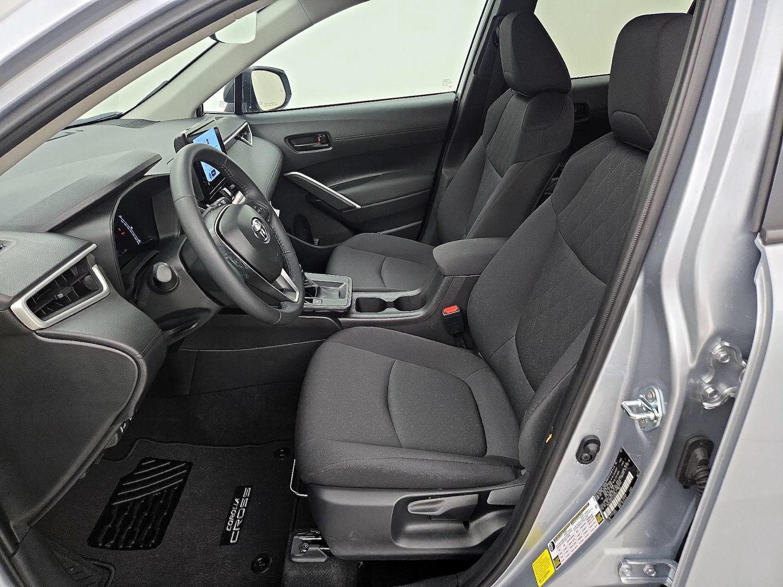 2026 Toyota Corolla Cross LE - Photo 12