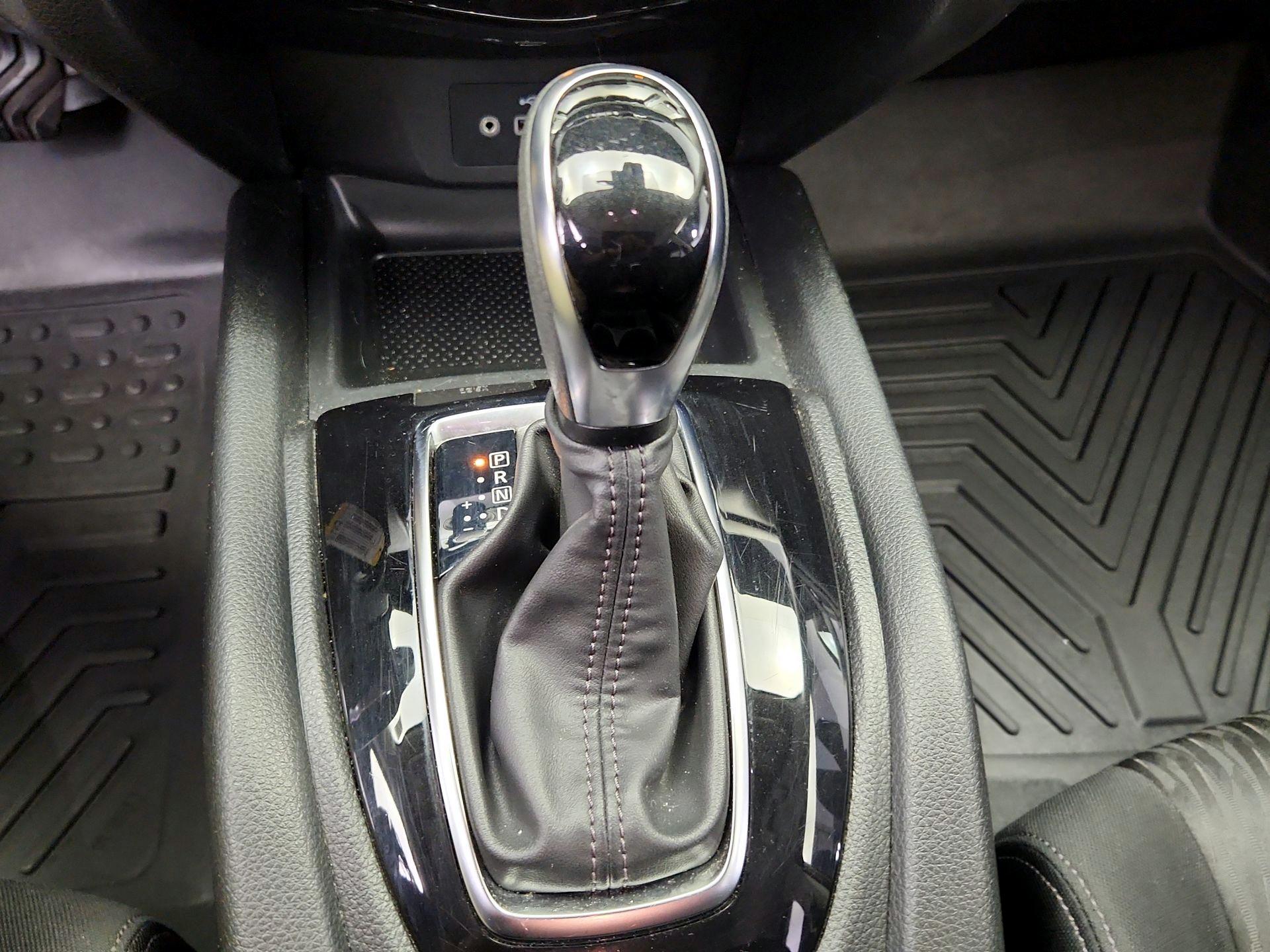 Thumbnail: 2020 Nissan Rogue - 17
