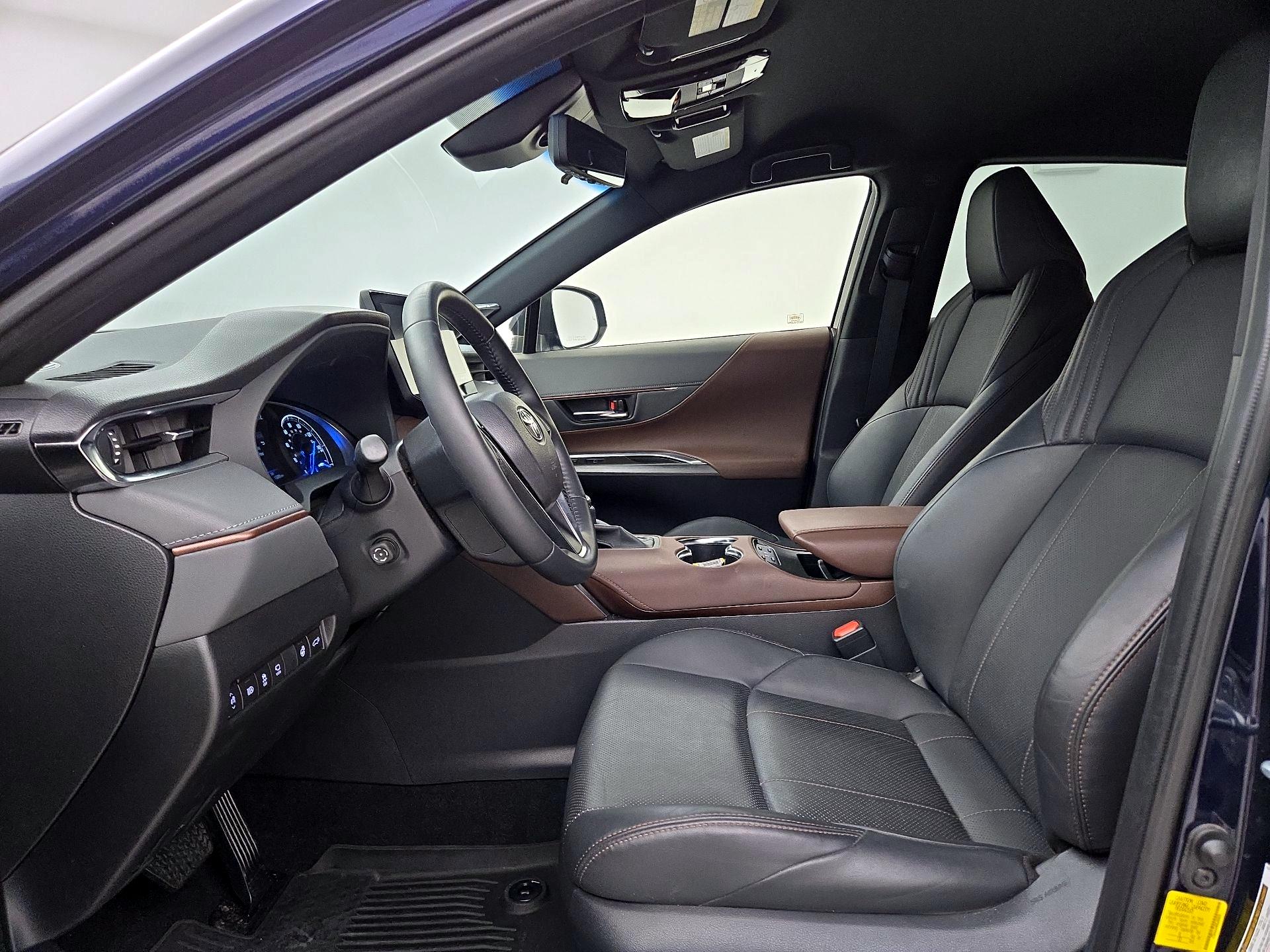 Thumbnail: 2021 Toyota Venza - 11
