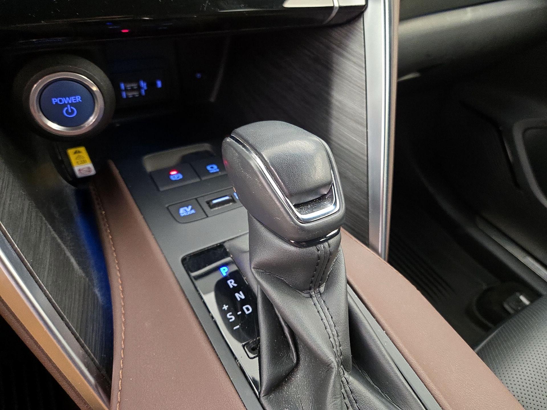 Thumbnail: 2021 Toyota Venza - 17