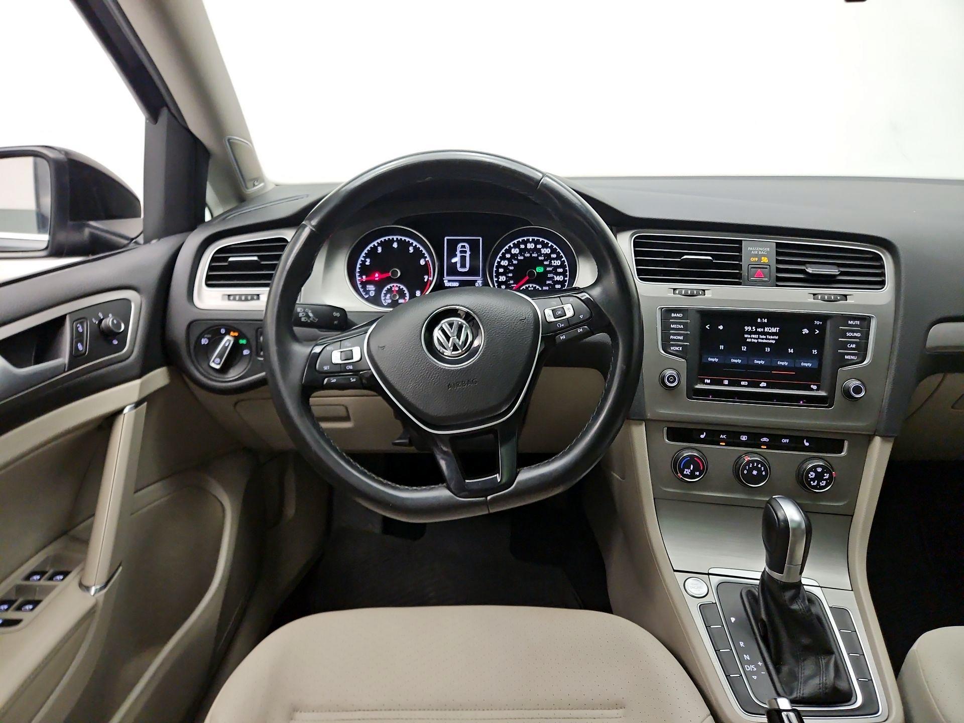 Thumbnail: 2016 Volkswagen Golf - 10