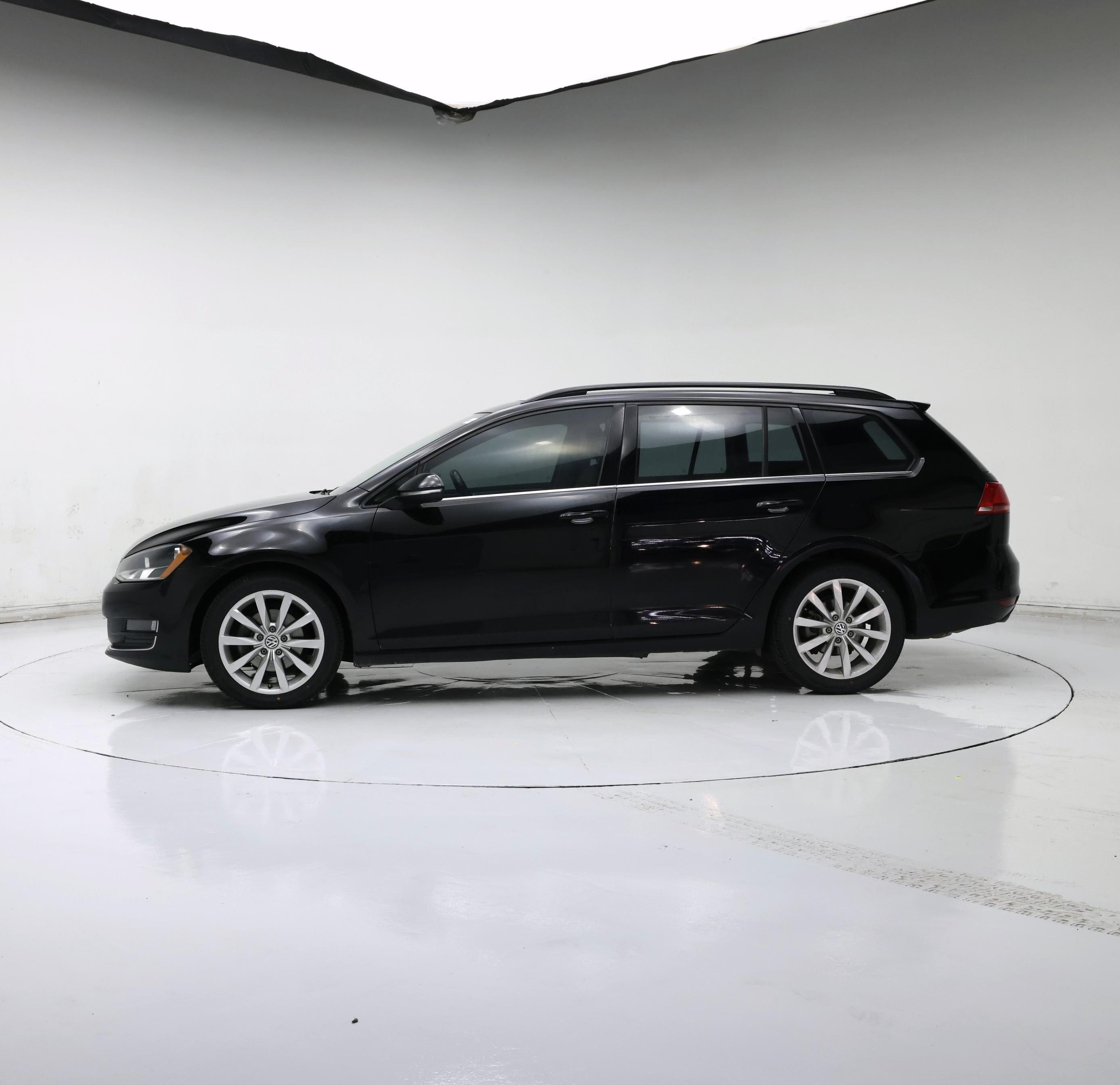 Thumbnail: 2016 Volkswagen Golf - 3