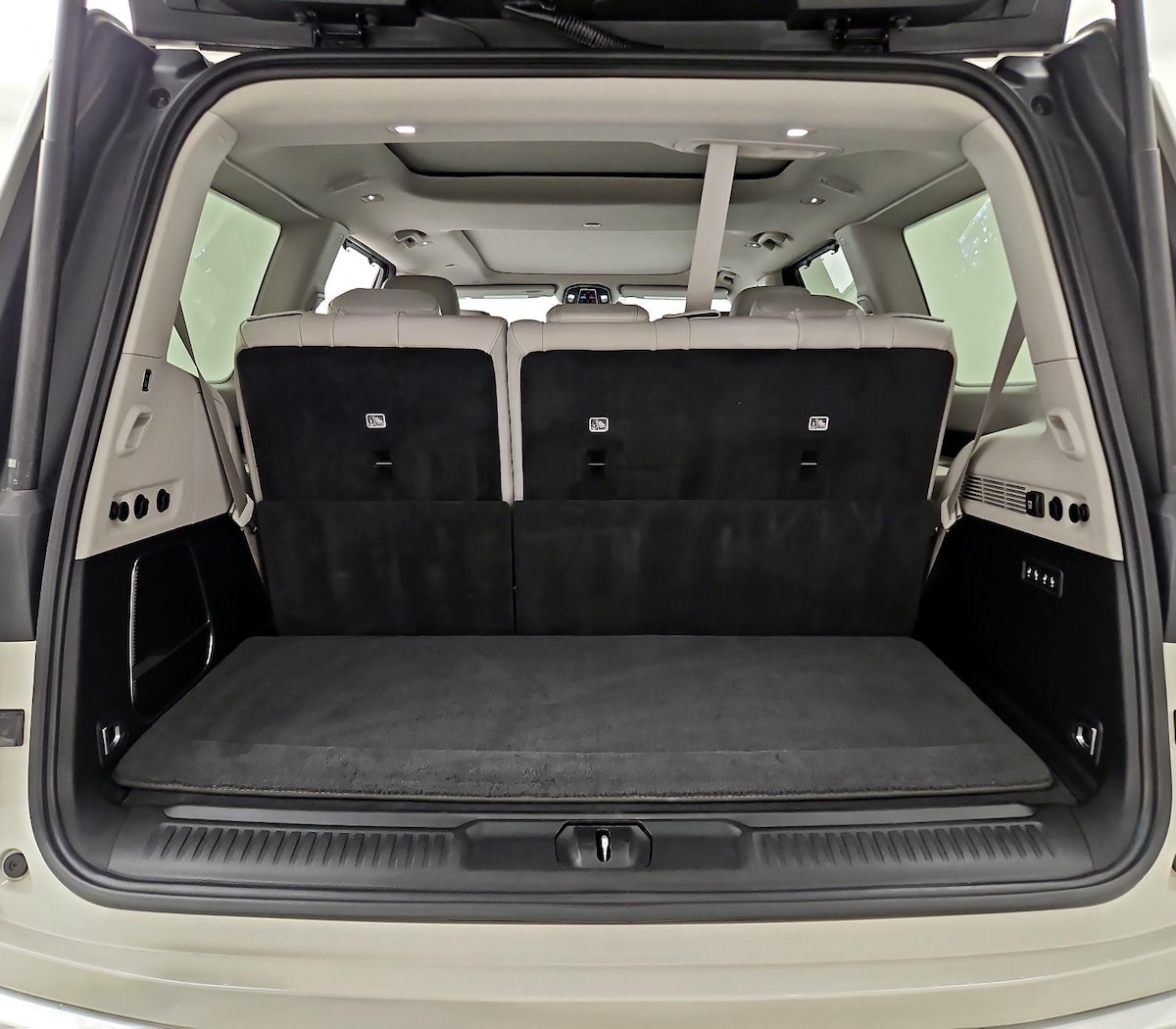 Trunk/Cargo (Seats Up)
