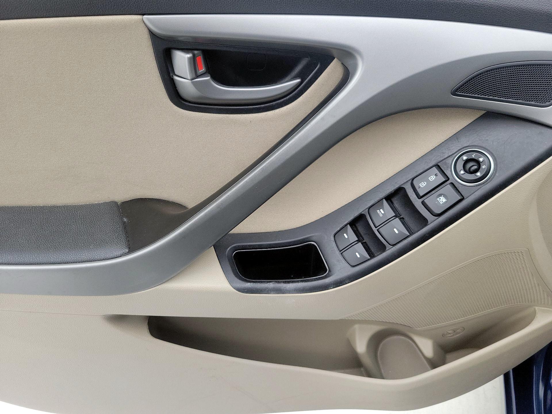 Thumbnail: 2015 Hyundai Elantra - 12