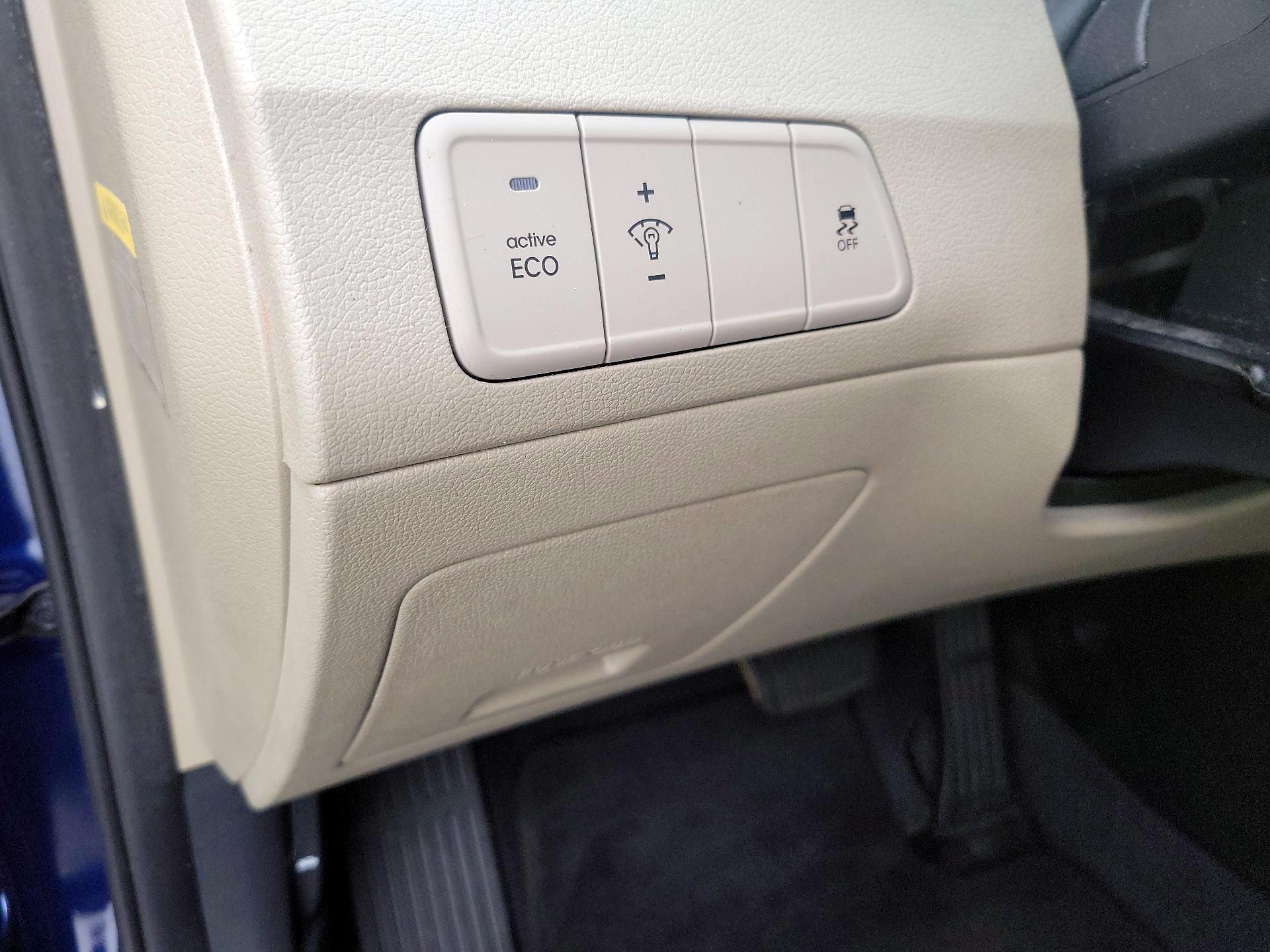 Thumbnail: 2015 Hyundai Elantra - 13