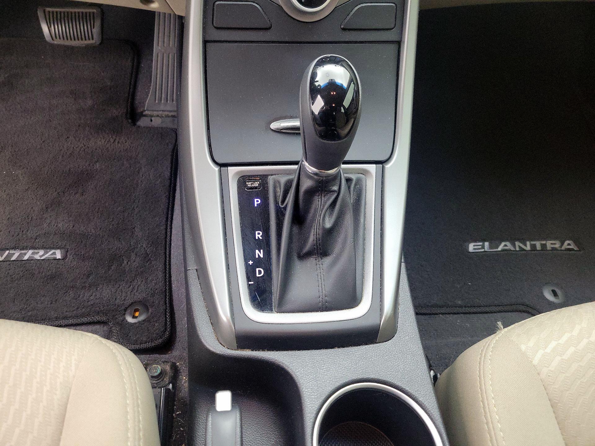 Thumbnail: 2015 Hyundai Elantra - 17