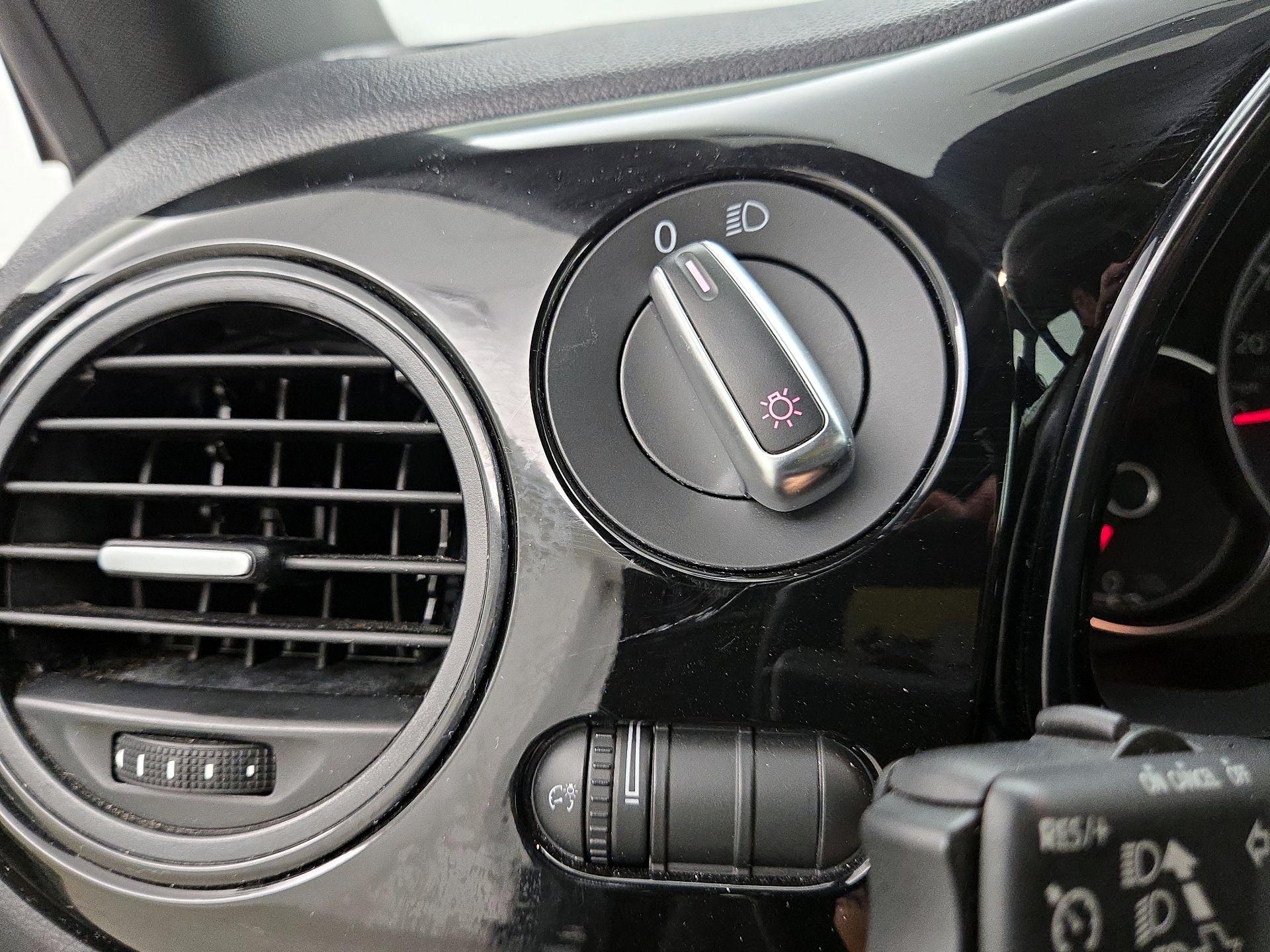 Thumbnail: 2019 Volkswagen Beetle - 13