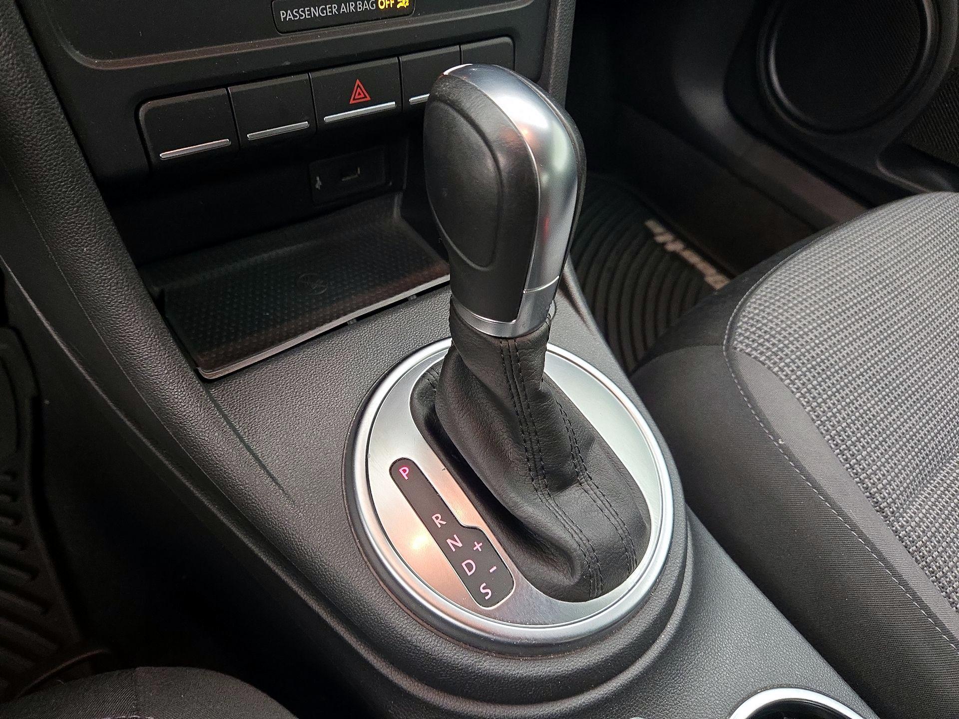 Thumbnail: 2019 Volkswagen Beetle - 17