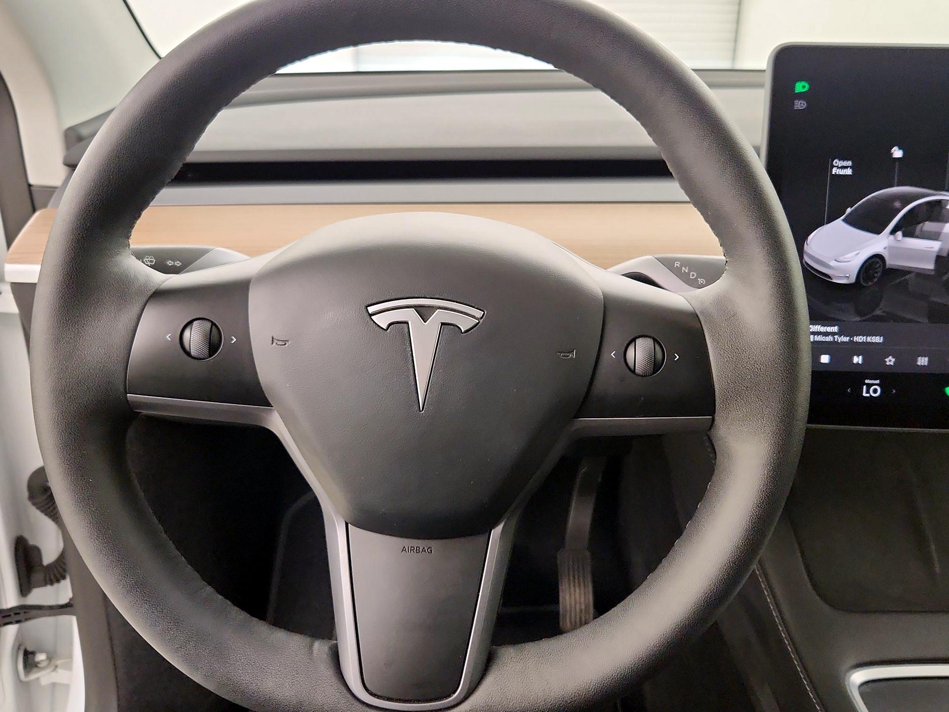 Thumbnail: 2023 Tesla Model Y - 10