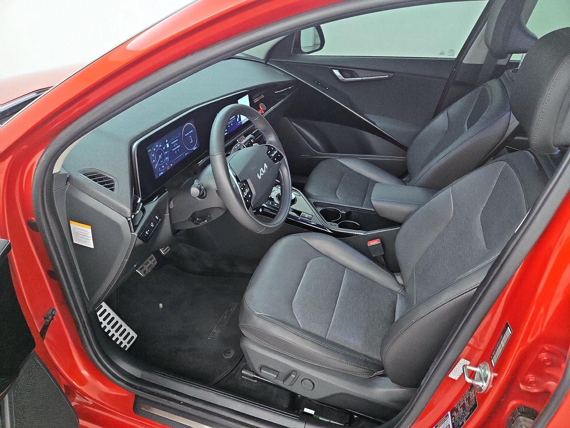 Thumbnail: 2023 Kia Niro - 11