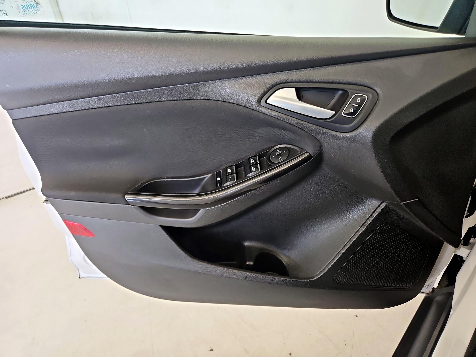 Thumbnail: 2015 Ford Focus - 12