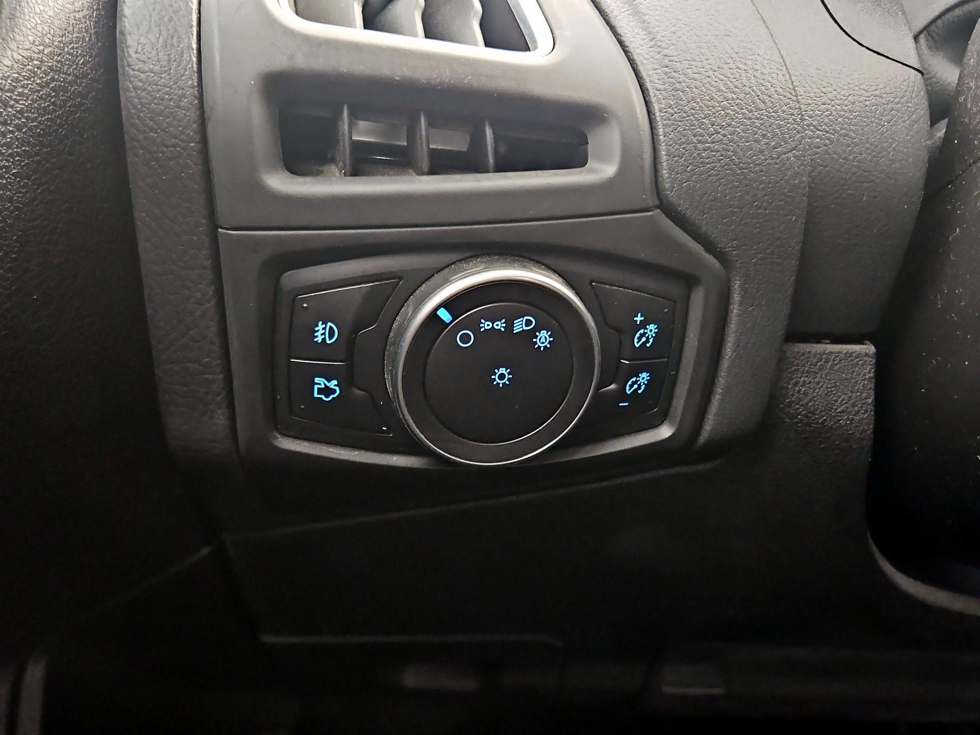 Thumbnail: 2015 Ford Focus - 13