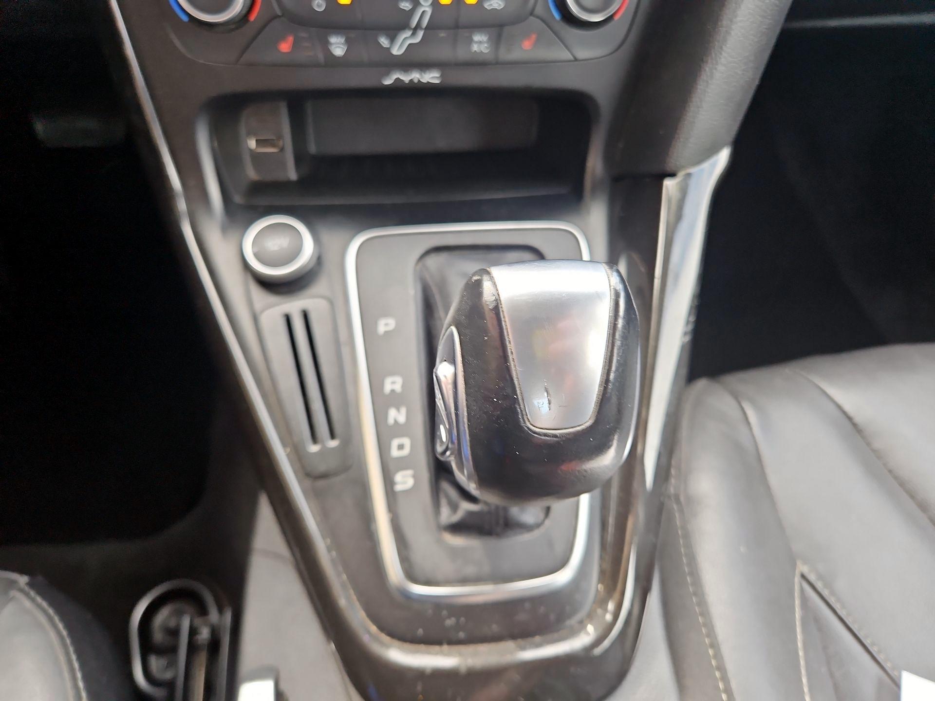 Thumbnail: 2015 Ford Focus - 17